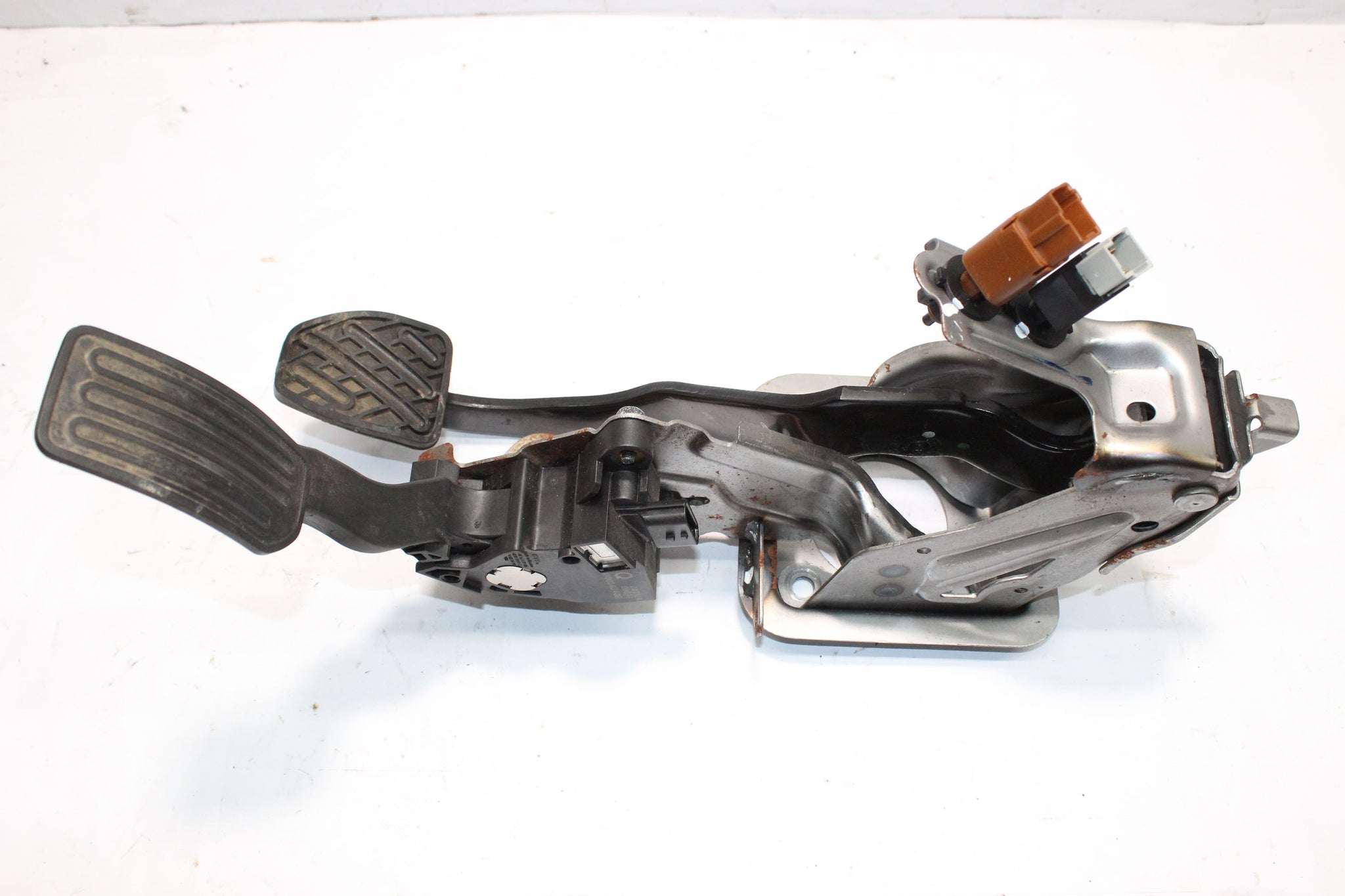 2016 NISSAN JUKE F15 1.5 Brake and Accelerator Pedal 180024DA0B