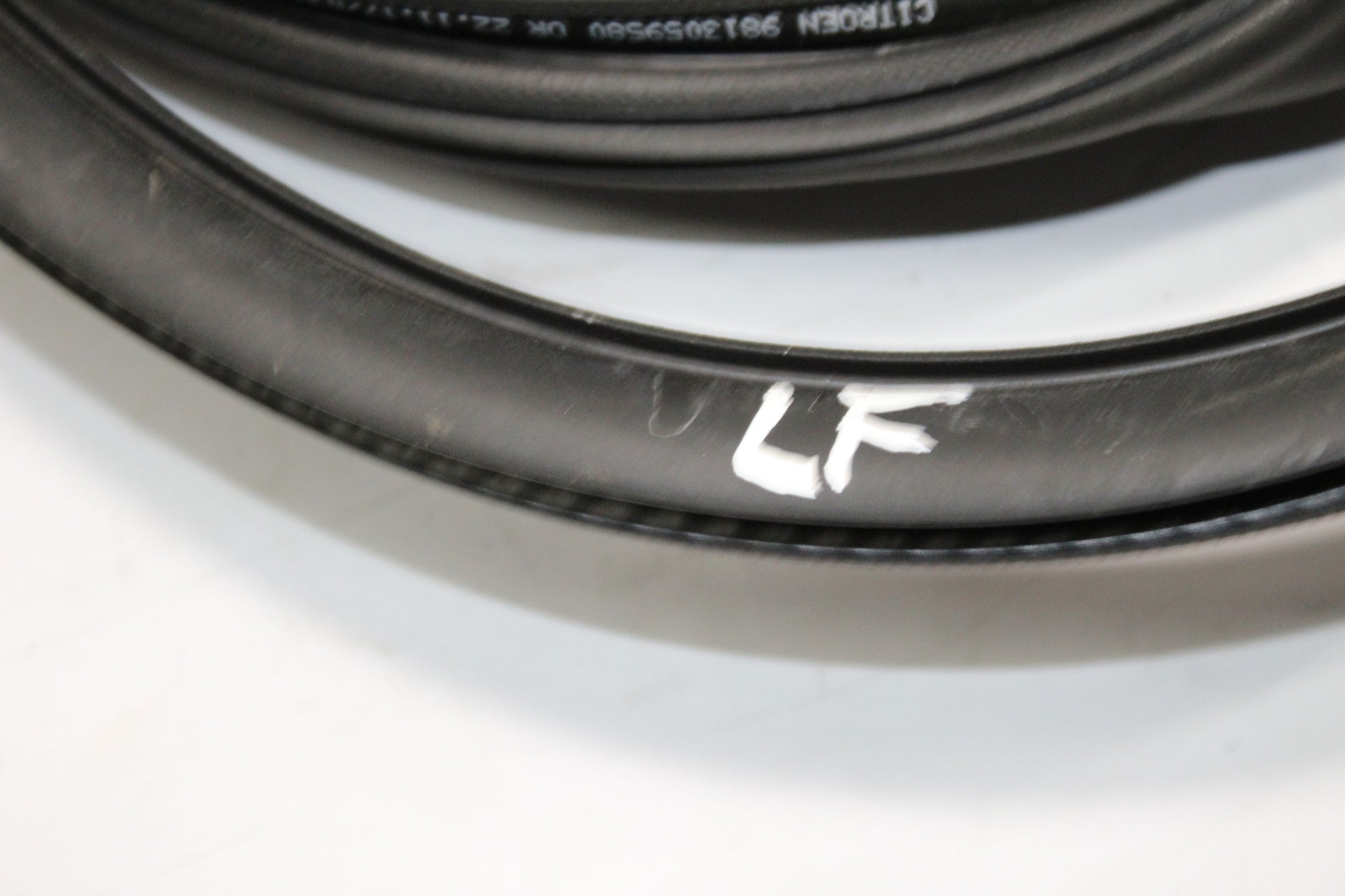 2018 CITROEN C3 MK3 Left side Front Door Seal Rubber