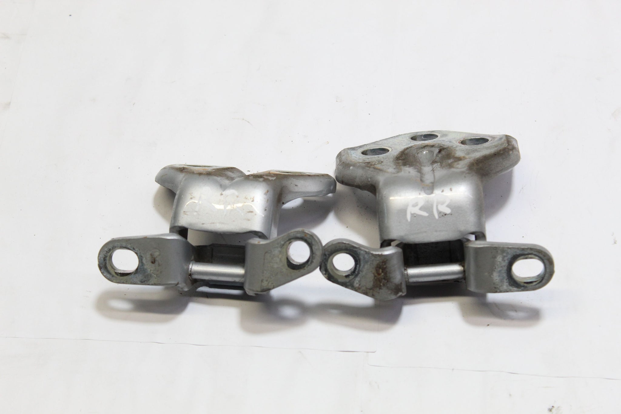 2018 SSANGYONG TURISMO RIGHT SIDE REAR DOOR HINGES