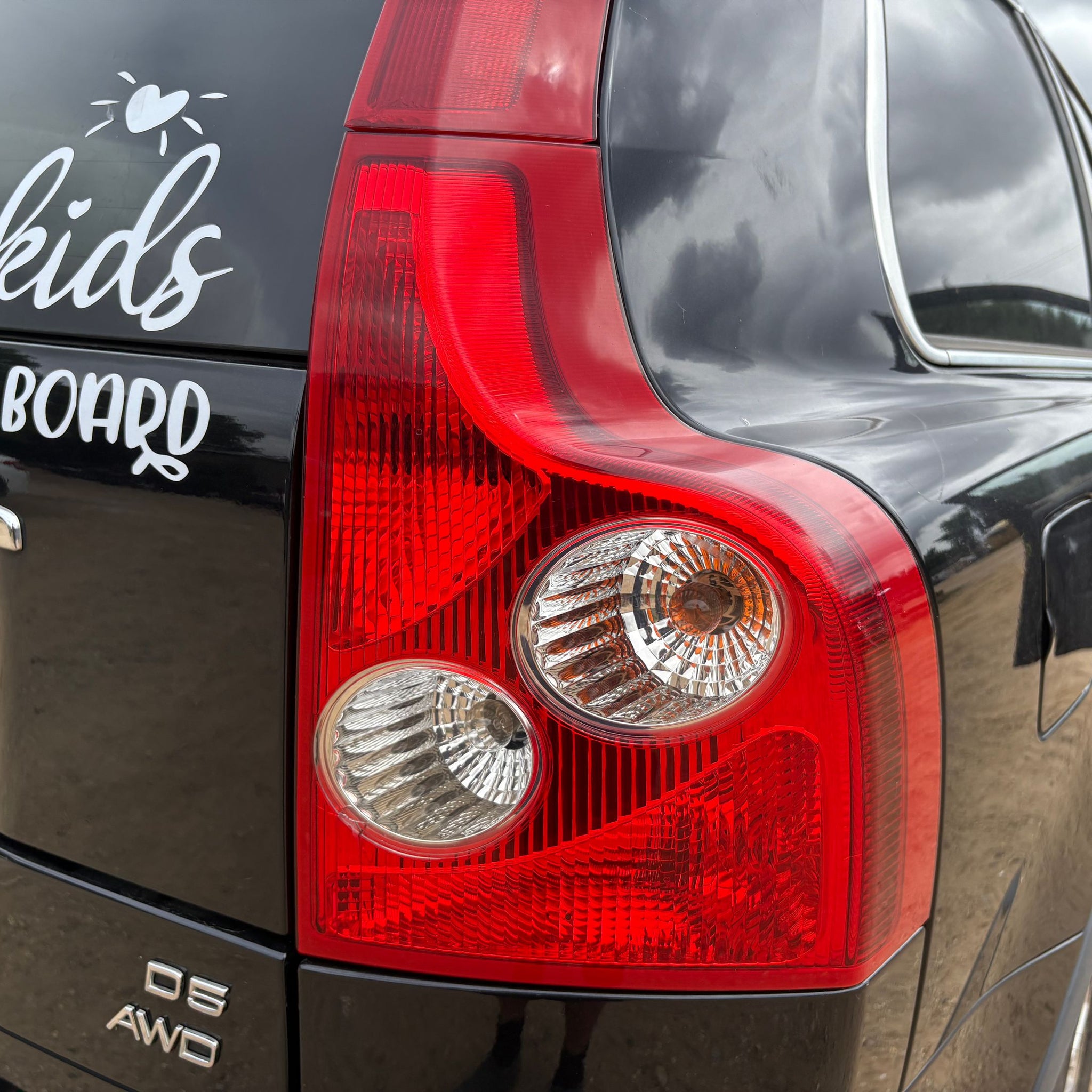 2009 VOLVO XC90 RIGHT SIDE REAR TAIL LIGHT