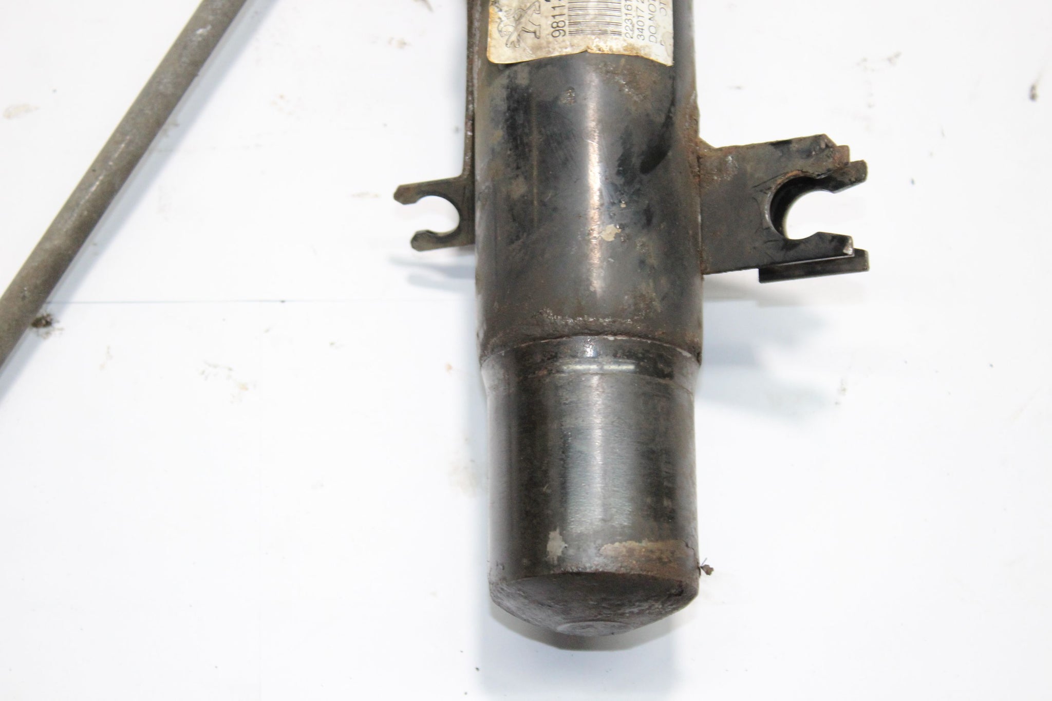 2018 CITROEN C3 MK3 1.2 Left side Front Suspension Leg 9811371280