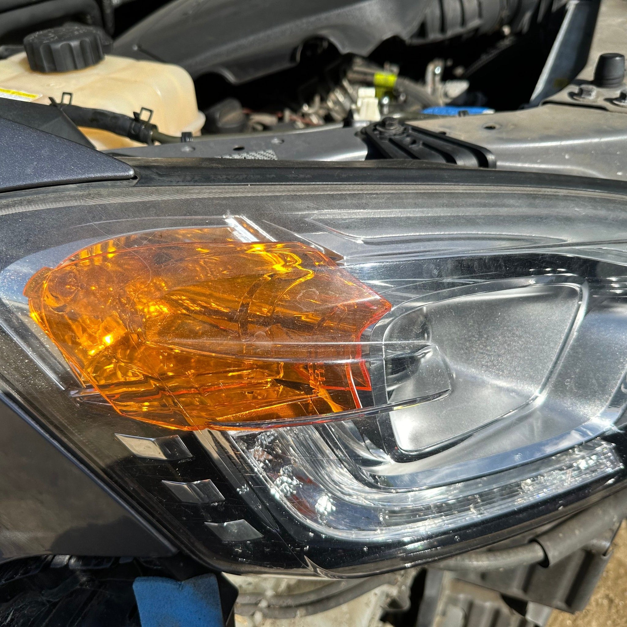 2013 SSANYONG KORANDO RIGHT SIDE FRONT HEADLIGHT