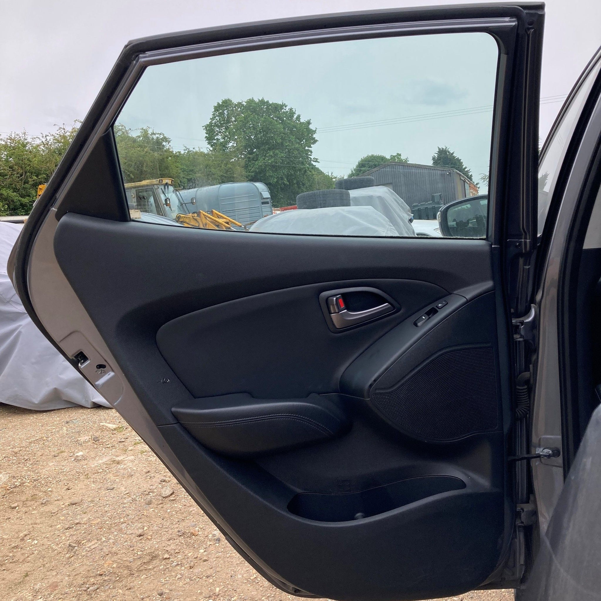 2013 HYUNDAI IX35 Passenger side Rear Complete Door GREY