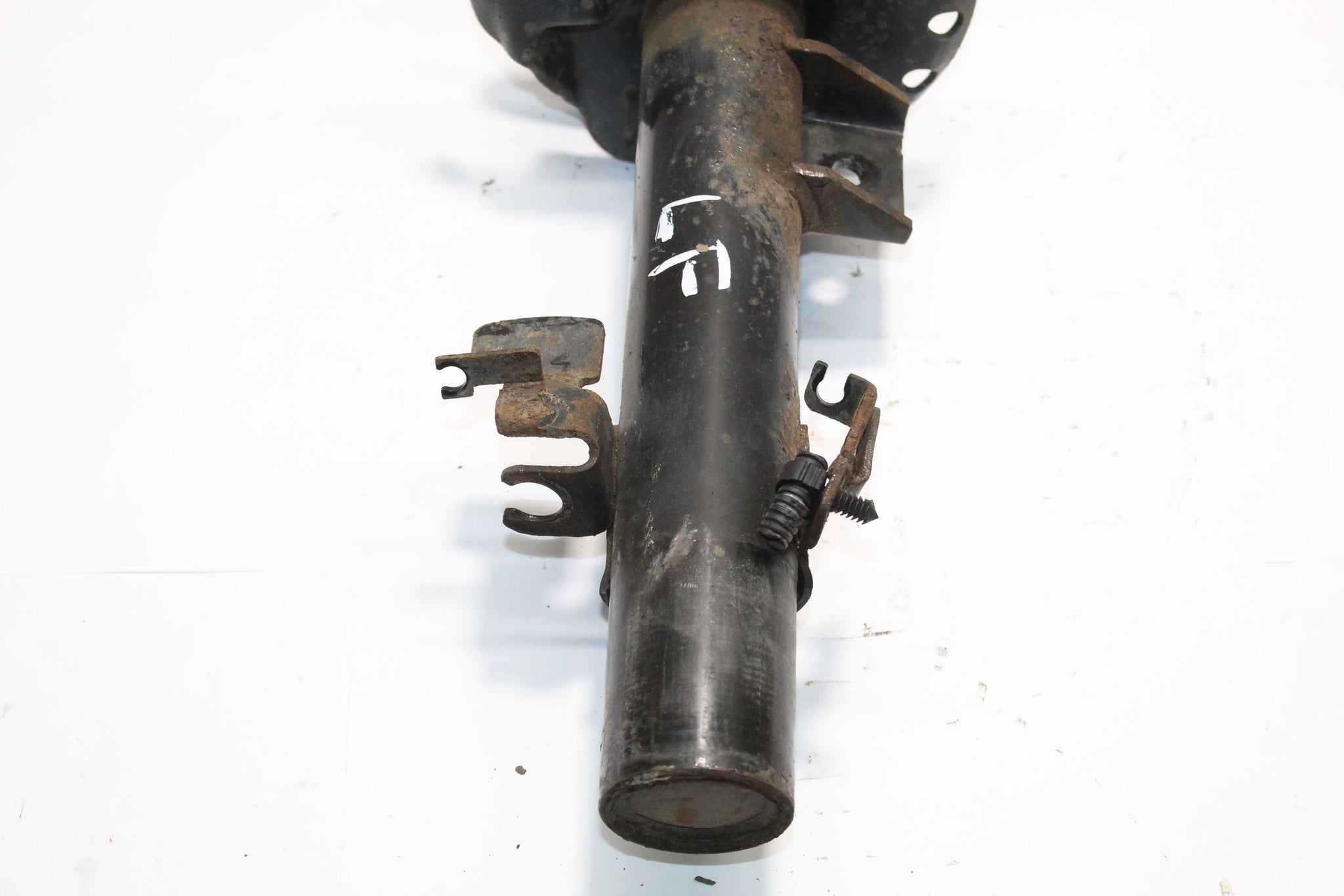 2016 RANGE ROVER EVOQUE 2.0 Left side Front Suspension Leg GJ32-18K001-AA