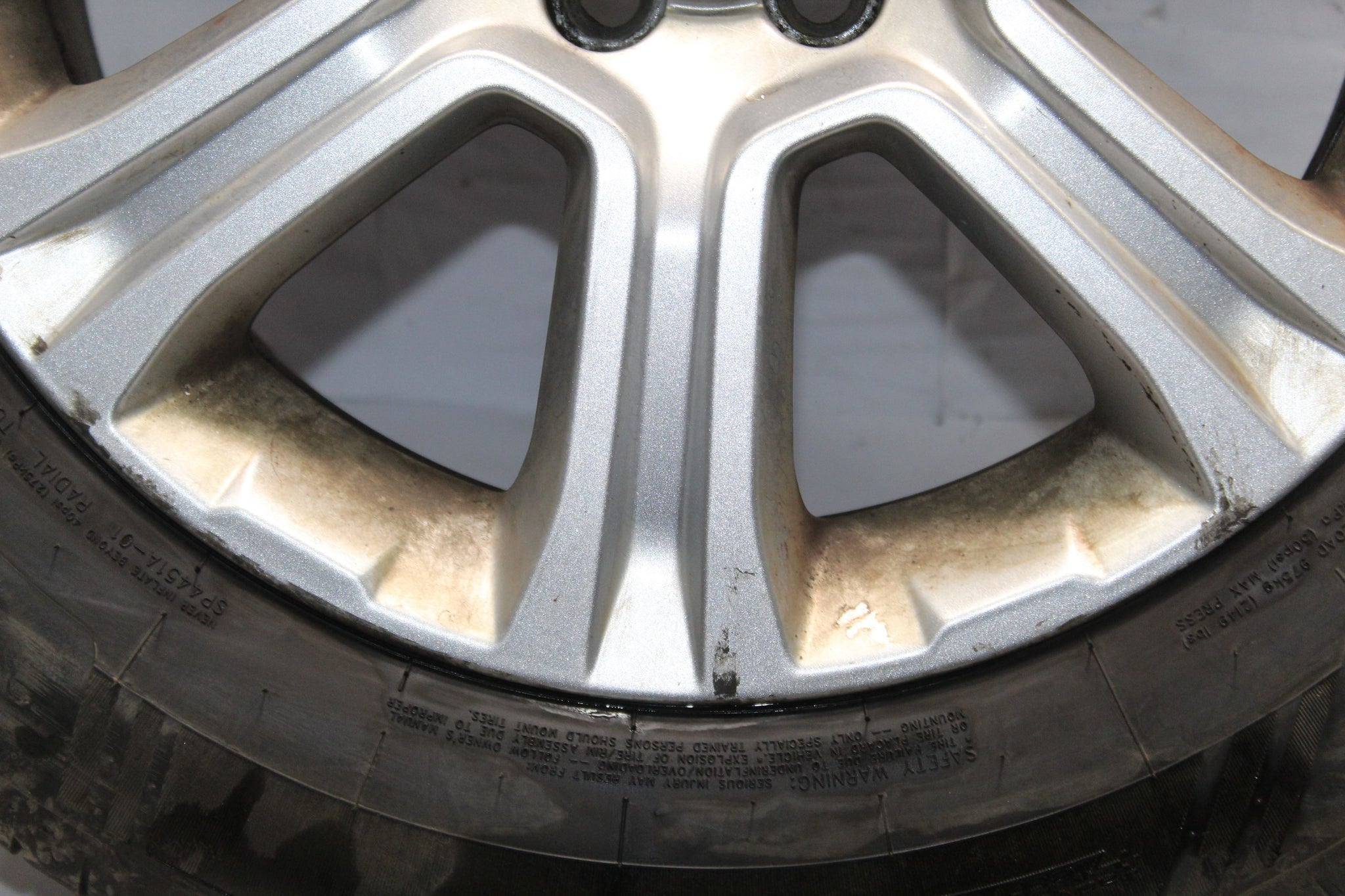 2016 RANGE ROVER EVOQUE Alloy Wheel with Tyre 235 / 60 R18 4.9MM