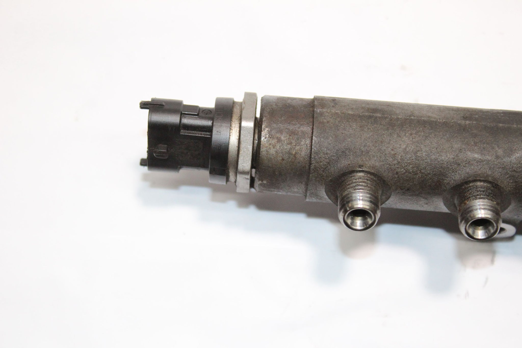 2010 VOLVO XC90 2.4 Diesel Fuel Injector Rail 31259011