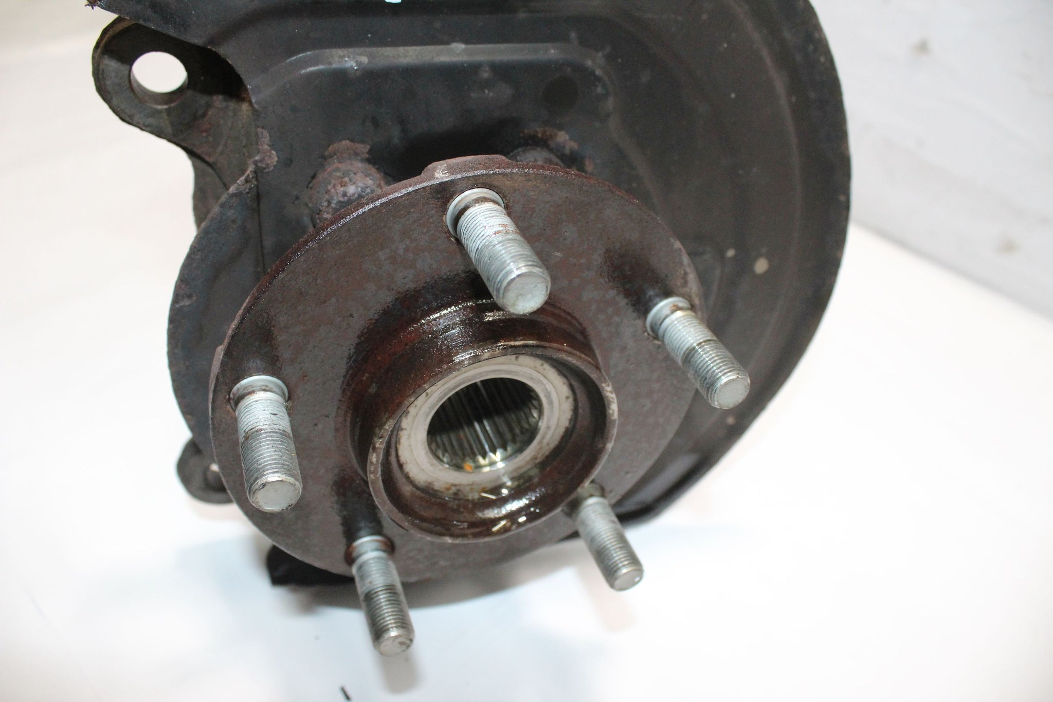 2012 NISSAN QASHQAI +2 1.5 Left side Front Wheel Hub