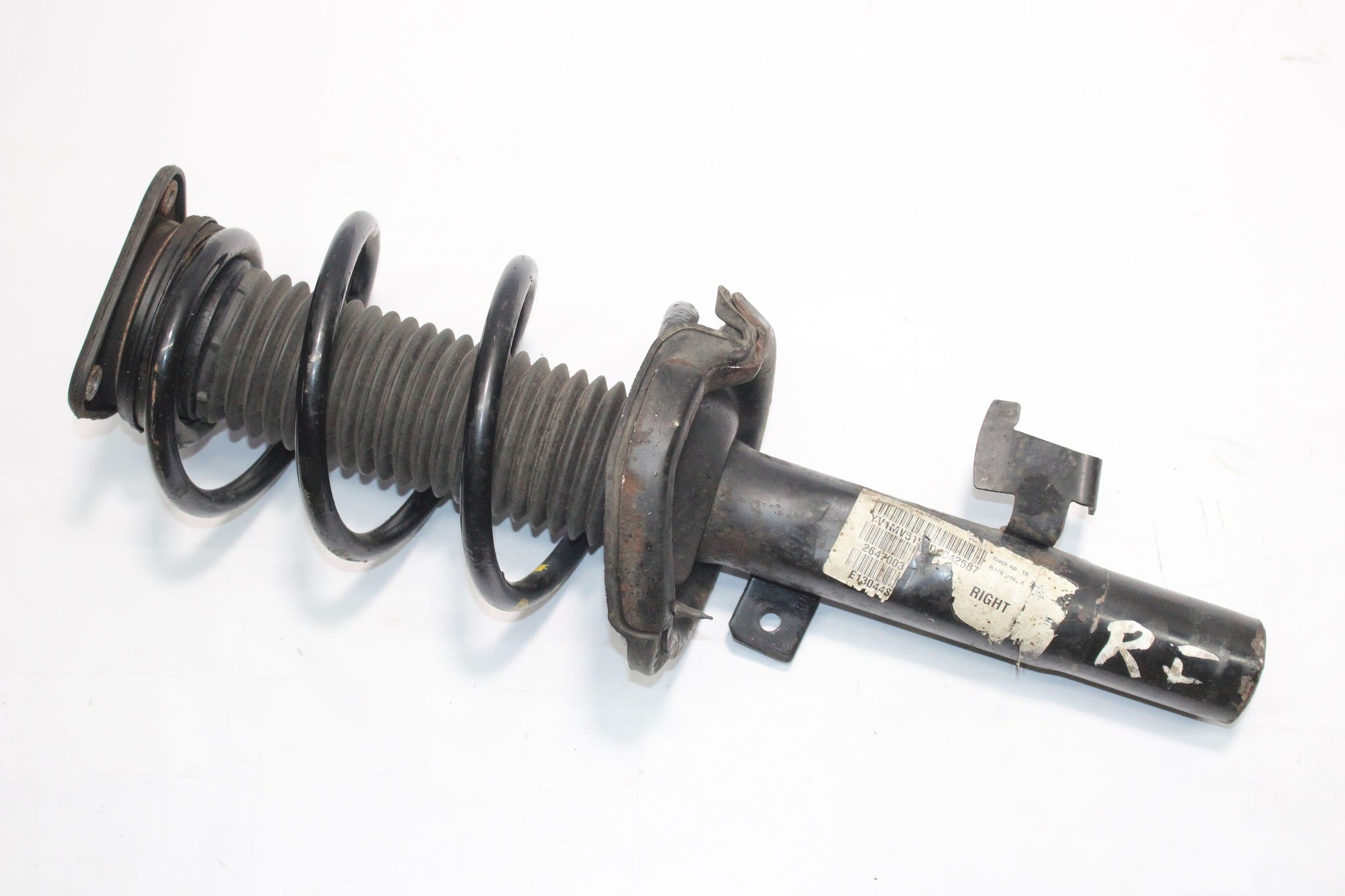 2013 VOLVO V40 2.0 RIGHT SIDE FRONT SUSPENSION LEG STRUT