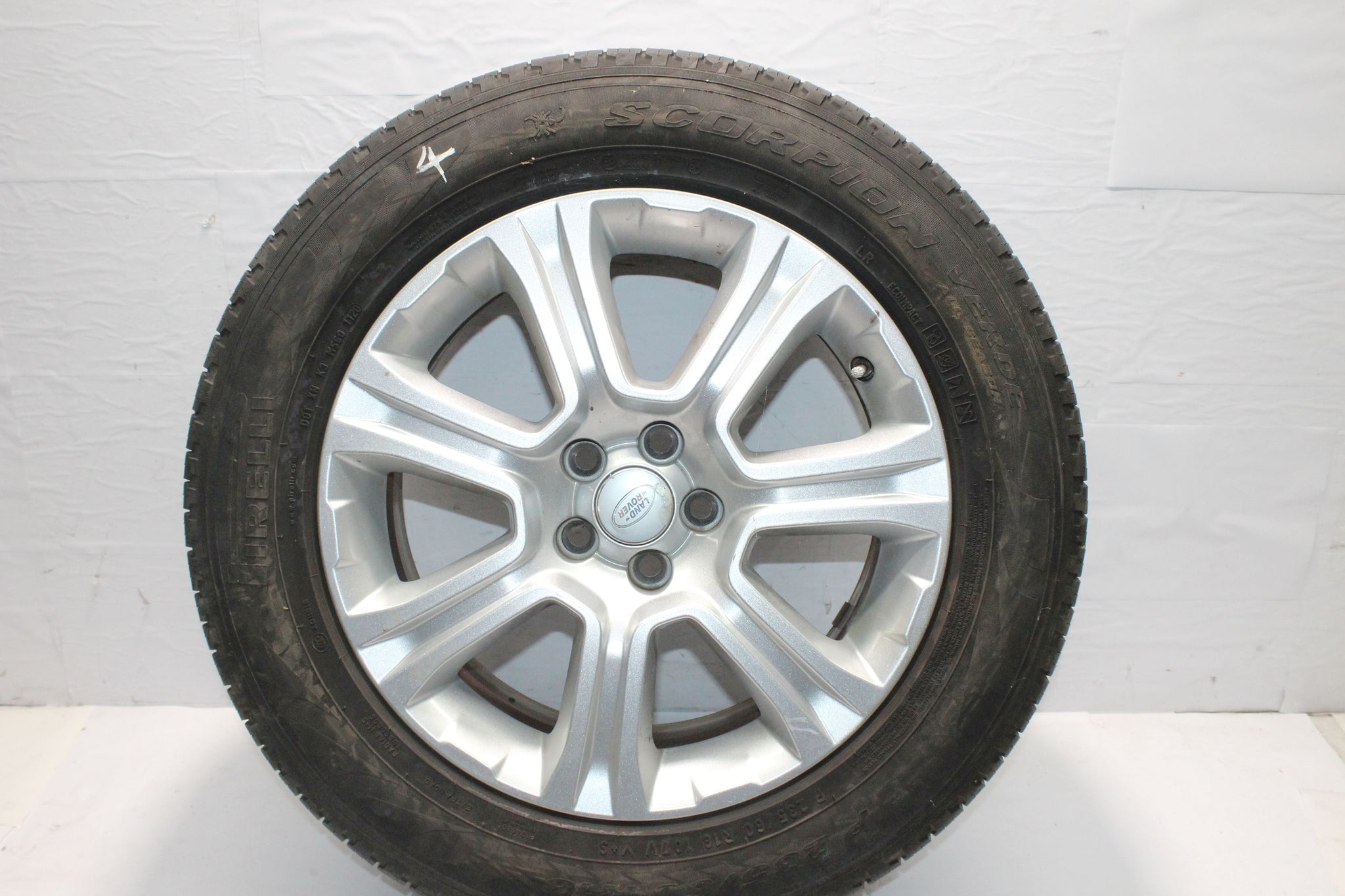 2016 RANGE ROVER EVOQUE Alloy Wheel with Tyre 235 / 60 R18 5.3MM