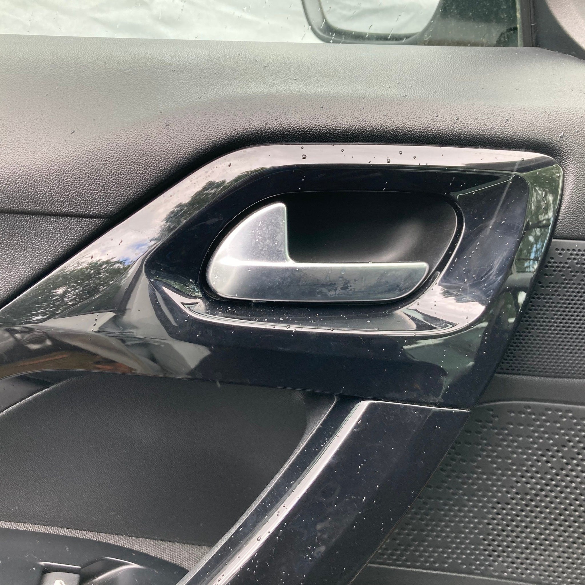 2018 PEUGEOT 208 Passenger side Front Complete Door EWP WHITE
