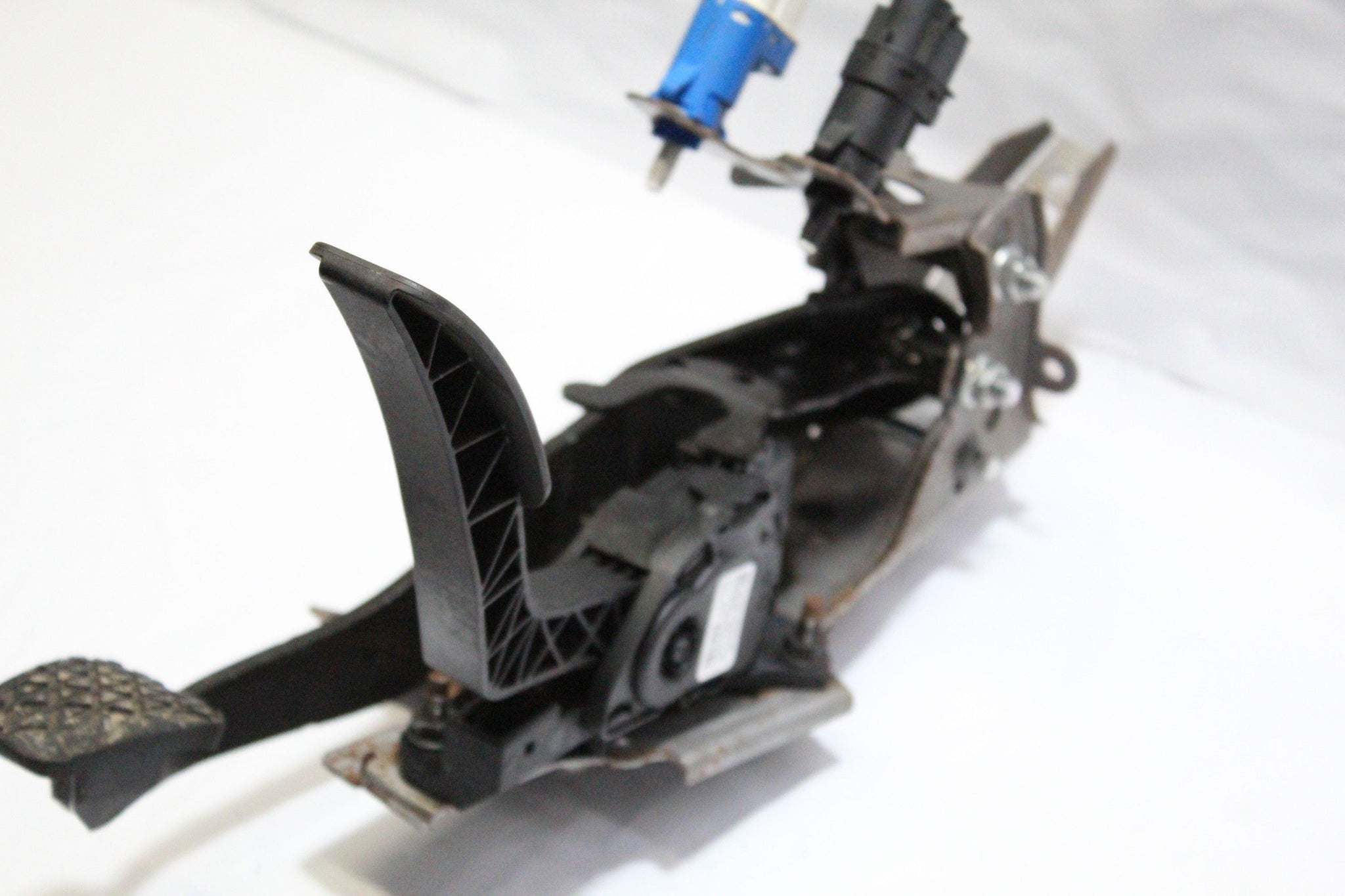2013 FORD FIESTA 1.0 Brake Pedal and Accelerator Pedal Box 8V219F836AB