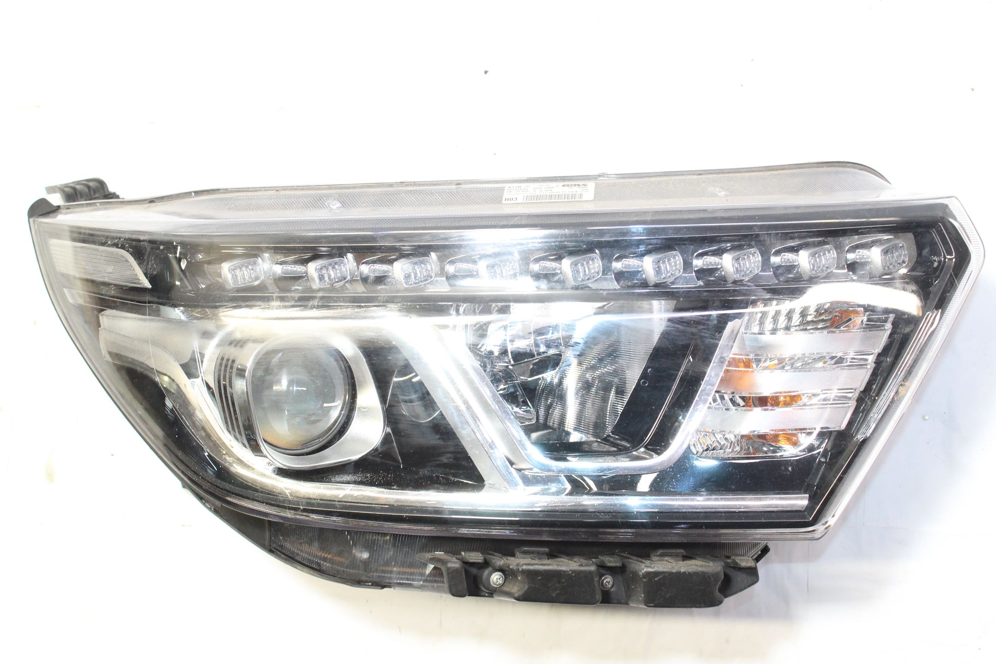 2018 SSANGYONG TURISMO RIGHT SIDE HEADLIGHT HALOGEN