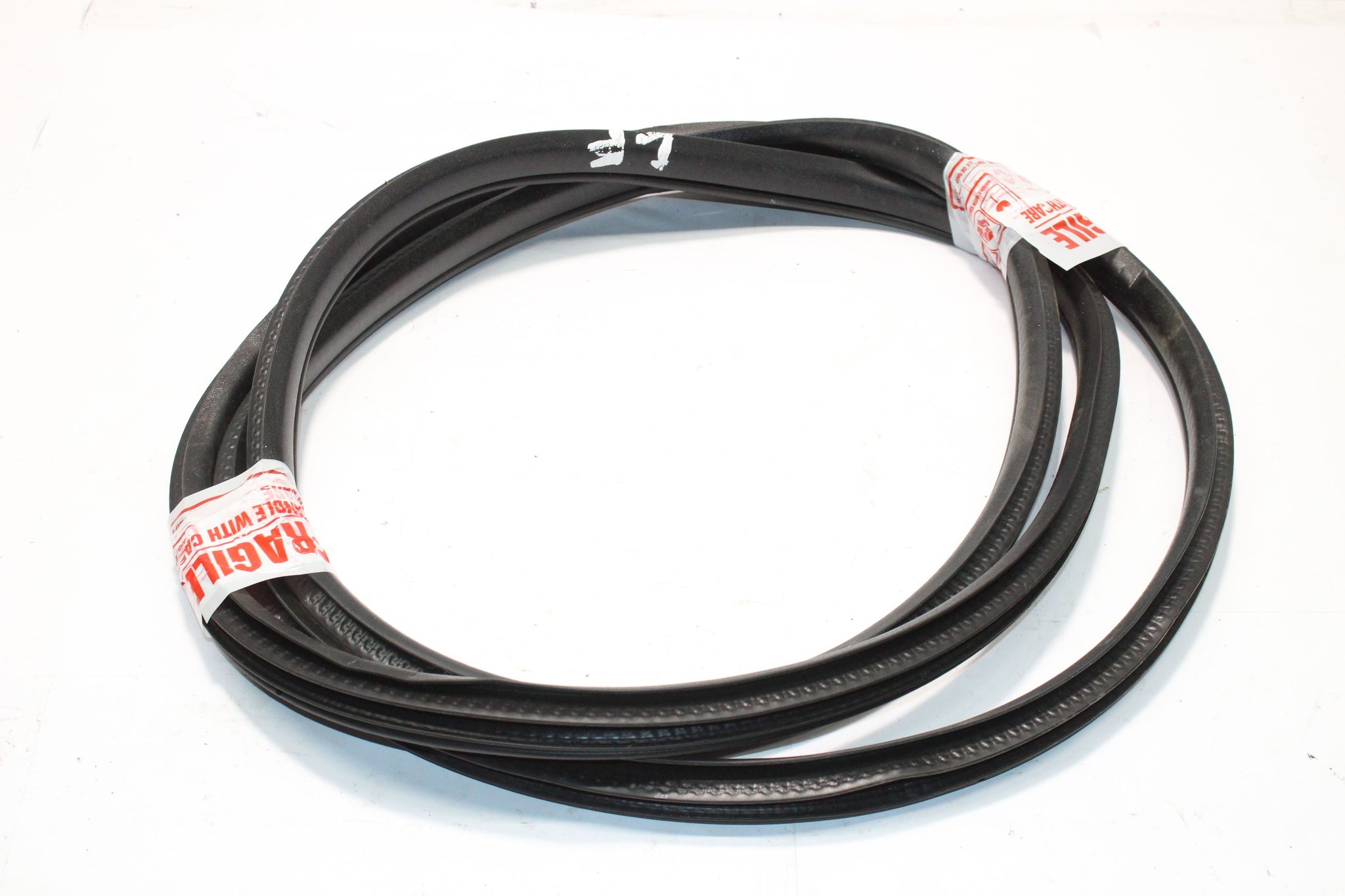 2013 SUZUKI SX4 S-CROSS LEFT SIDE FRONT DOOR RUBBER SEAL