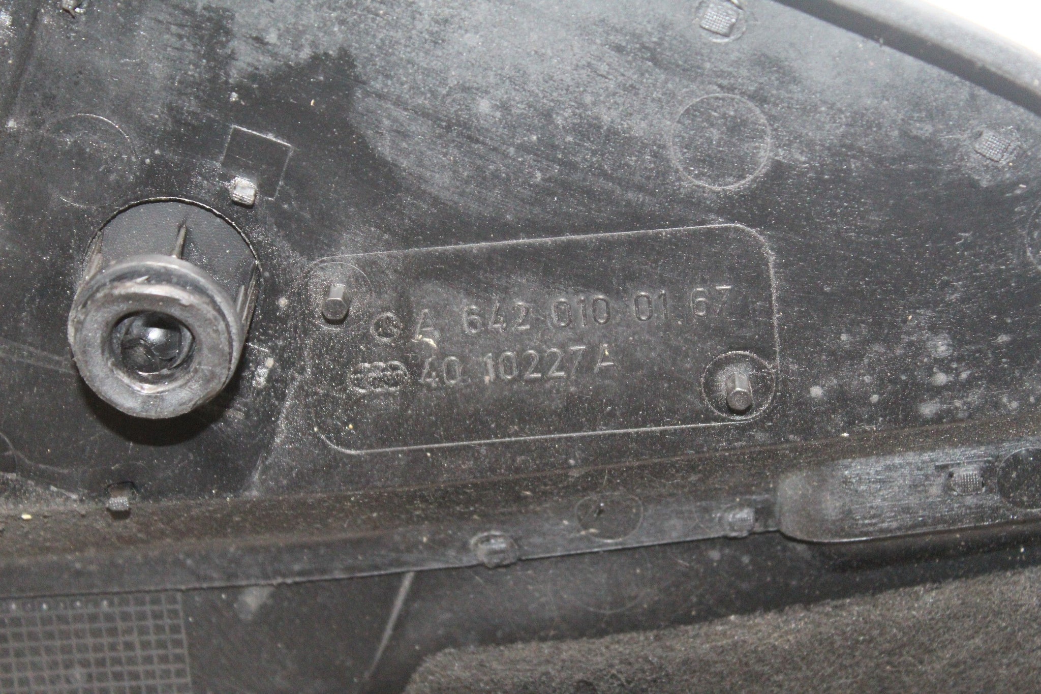2007 Mercedes R Class W251 3.0 engine top cover A6420100167
