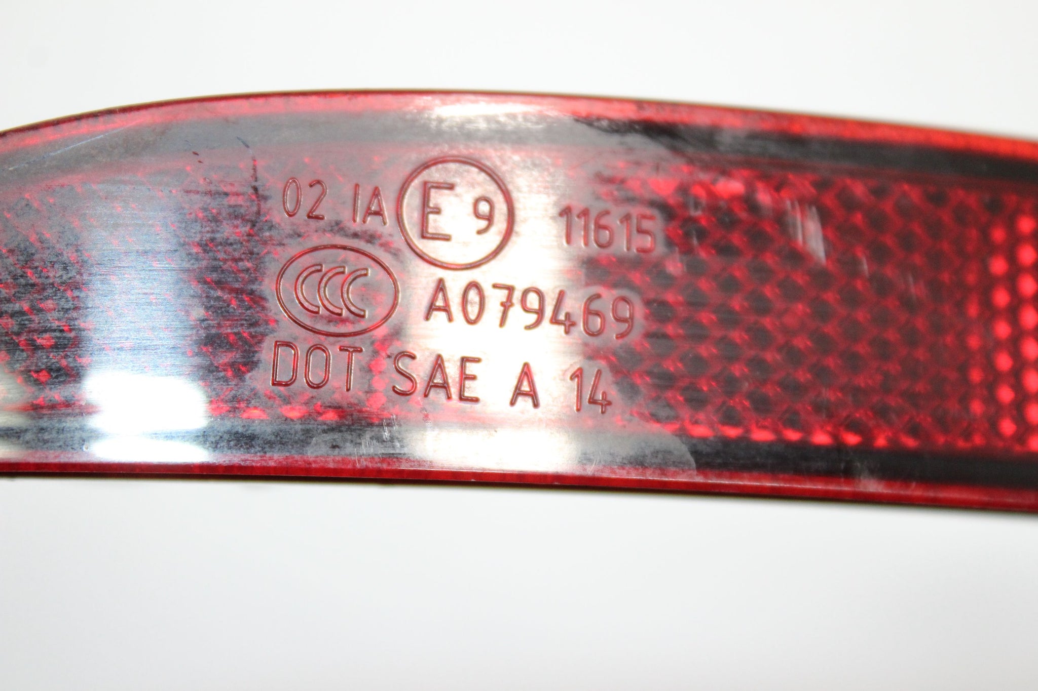 2015 VOLVO XC90 MK2 LEFT SIDE REAR BUMPER REFLECTOR