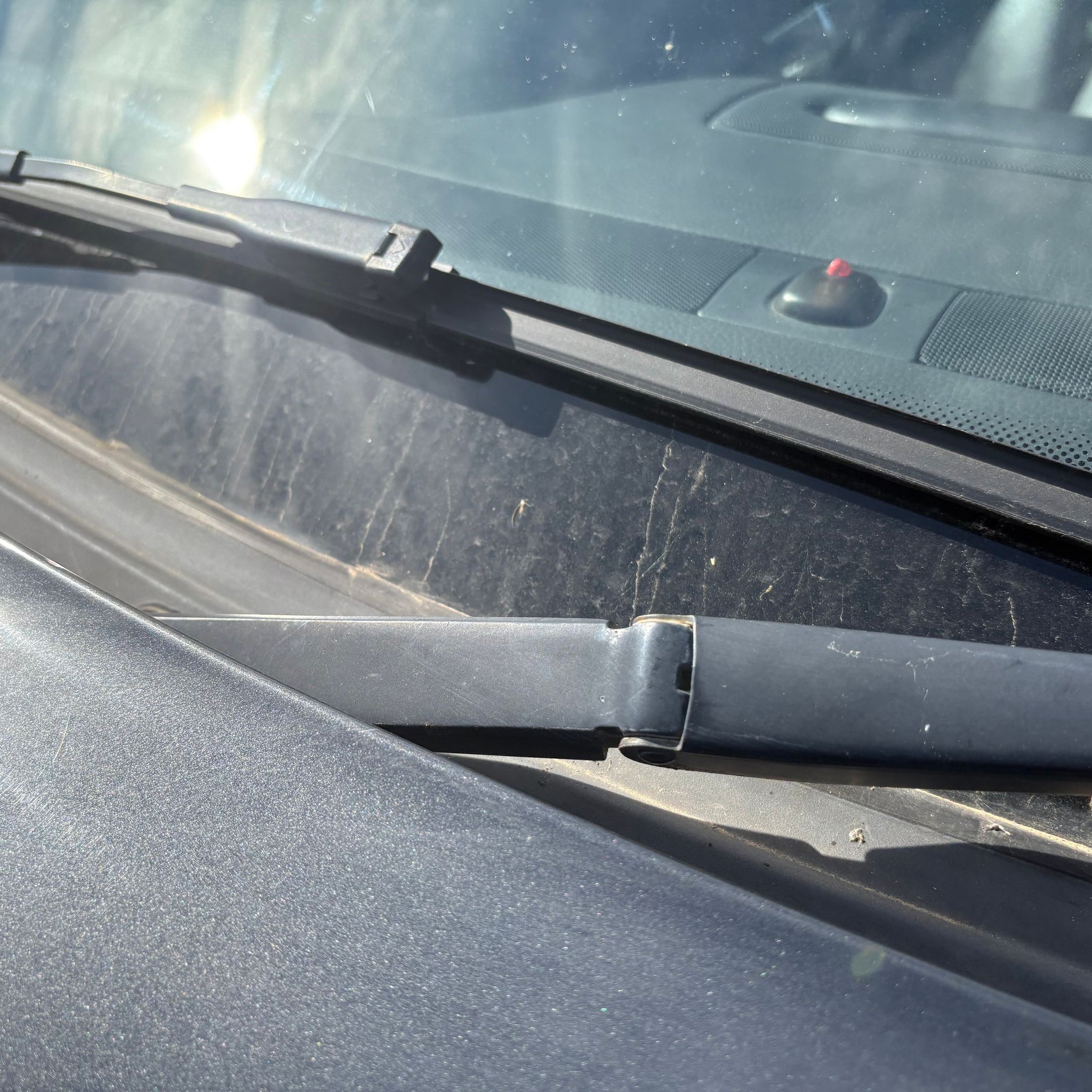 2010 VOLVO XC90 FRONT WIPER ARMS (PAIR)