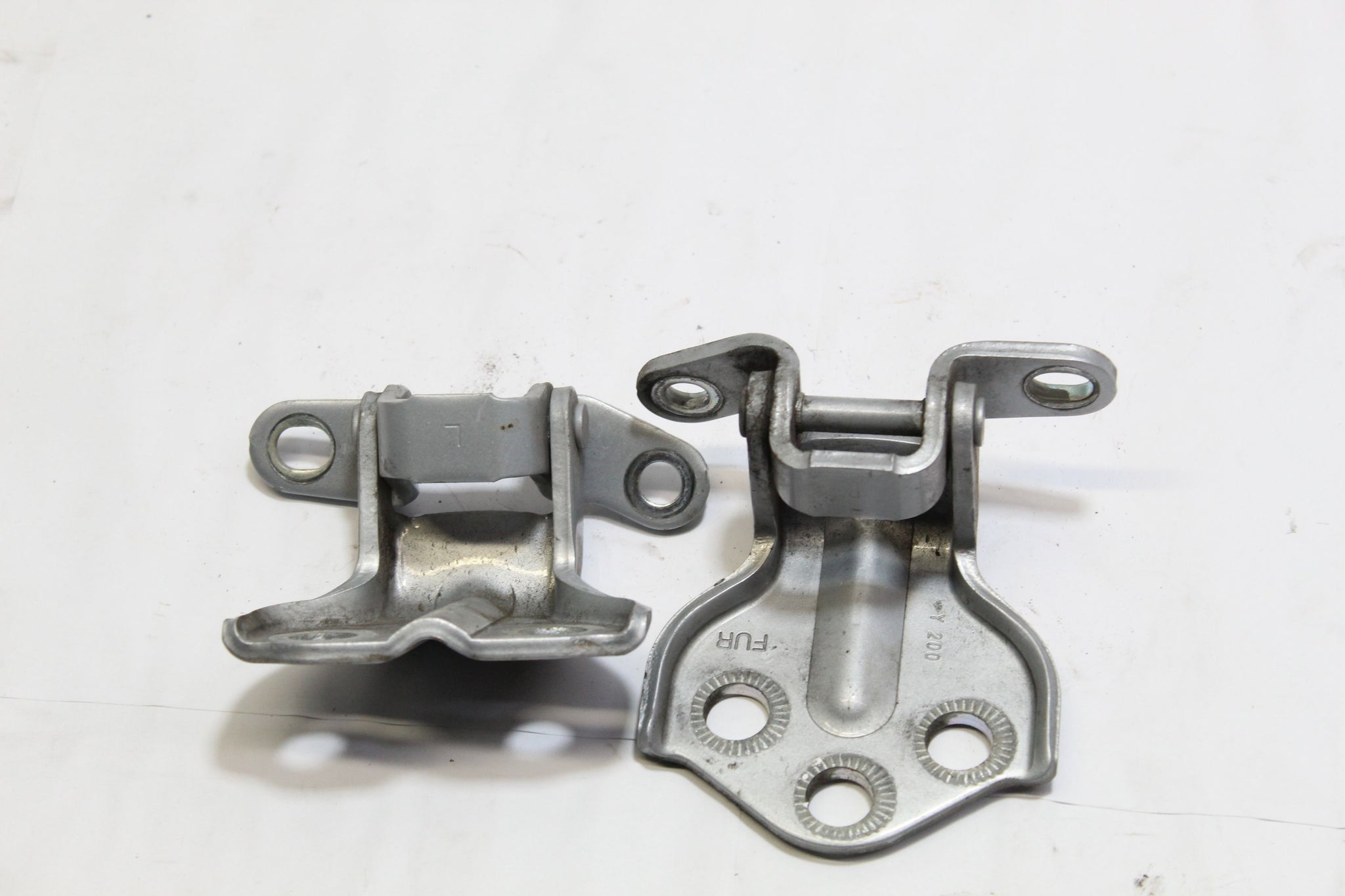 2018 SSANGYONG TURISMO RIGHT SIDE REAR DOOR HINGES
