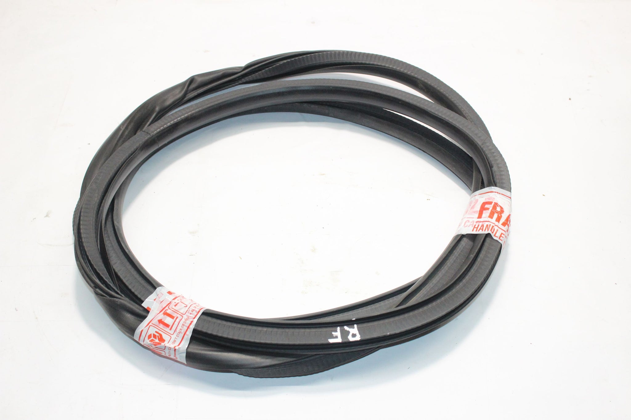 2014 VAUXHALL MOKKA RIGHT SIDE FRONT DOOR RUBBER SEAL