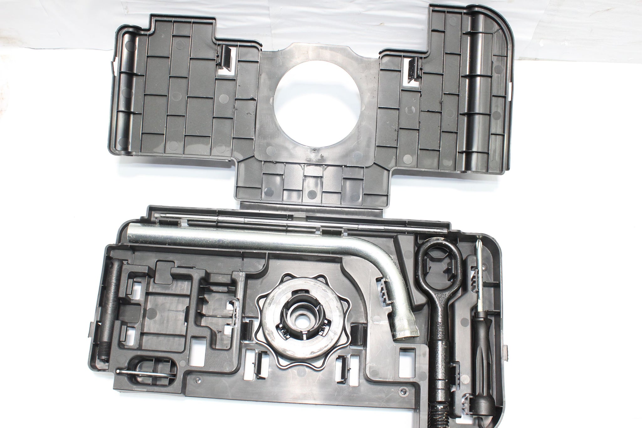 2014 AUDI A5 Jack Wheel Brace and Tool Kit Holder 8K0011031K 8K0011221