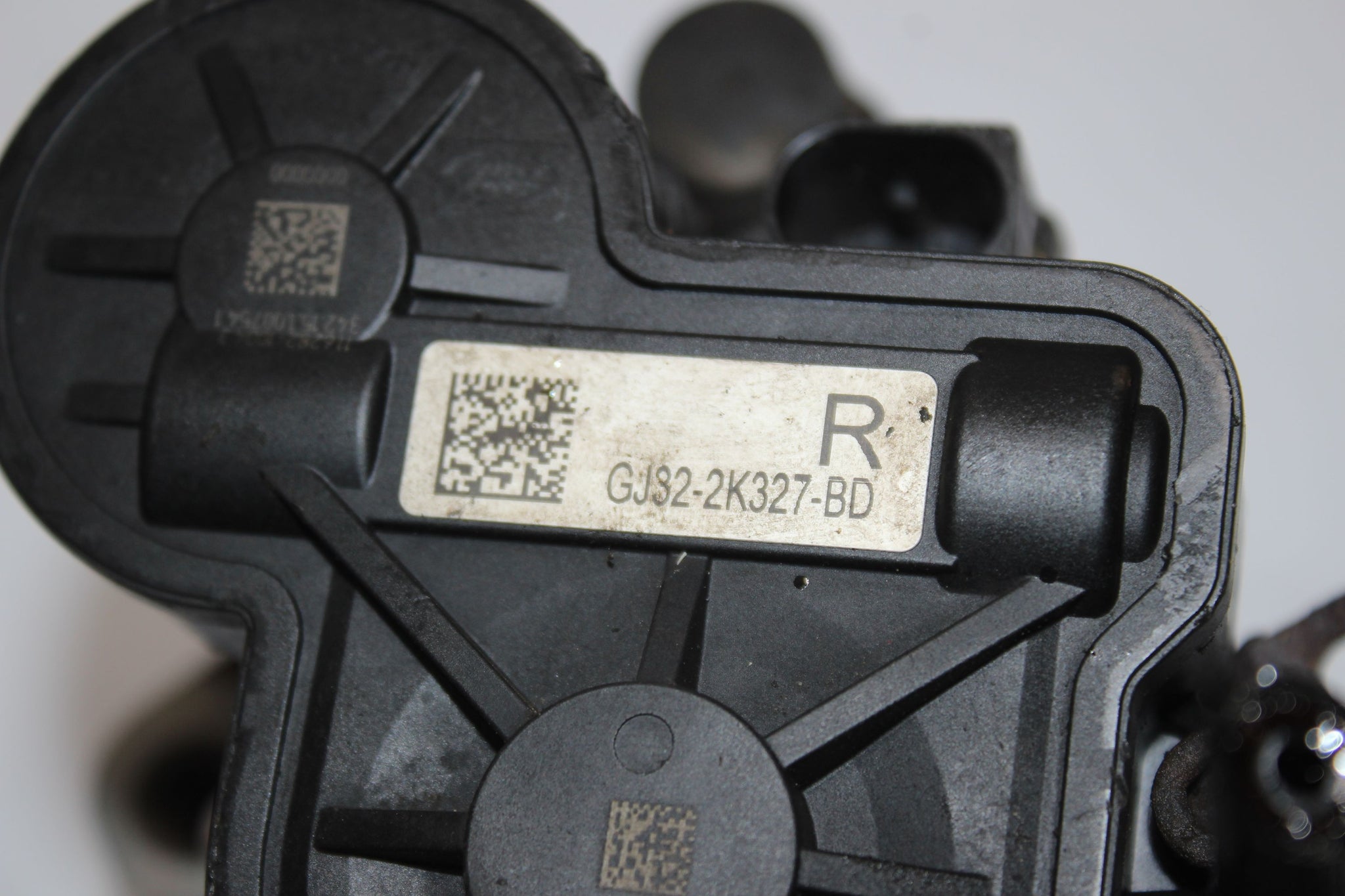 2016 RANGE ROVER EVOQUE  2.0 Right side Rear Brake Caliper