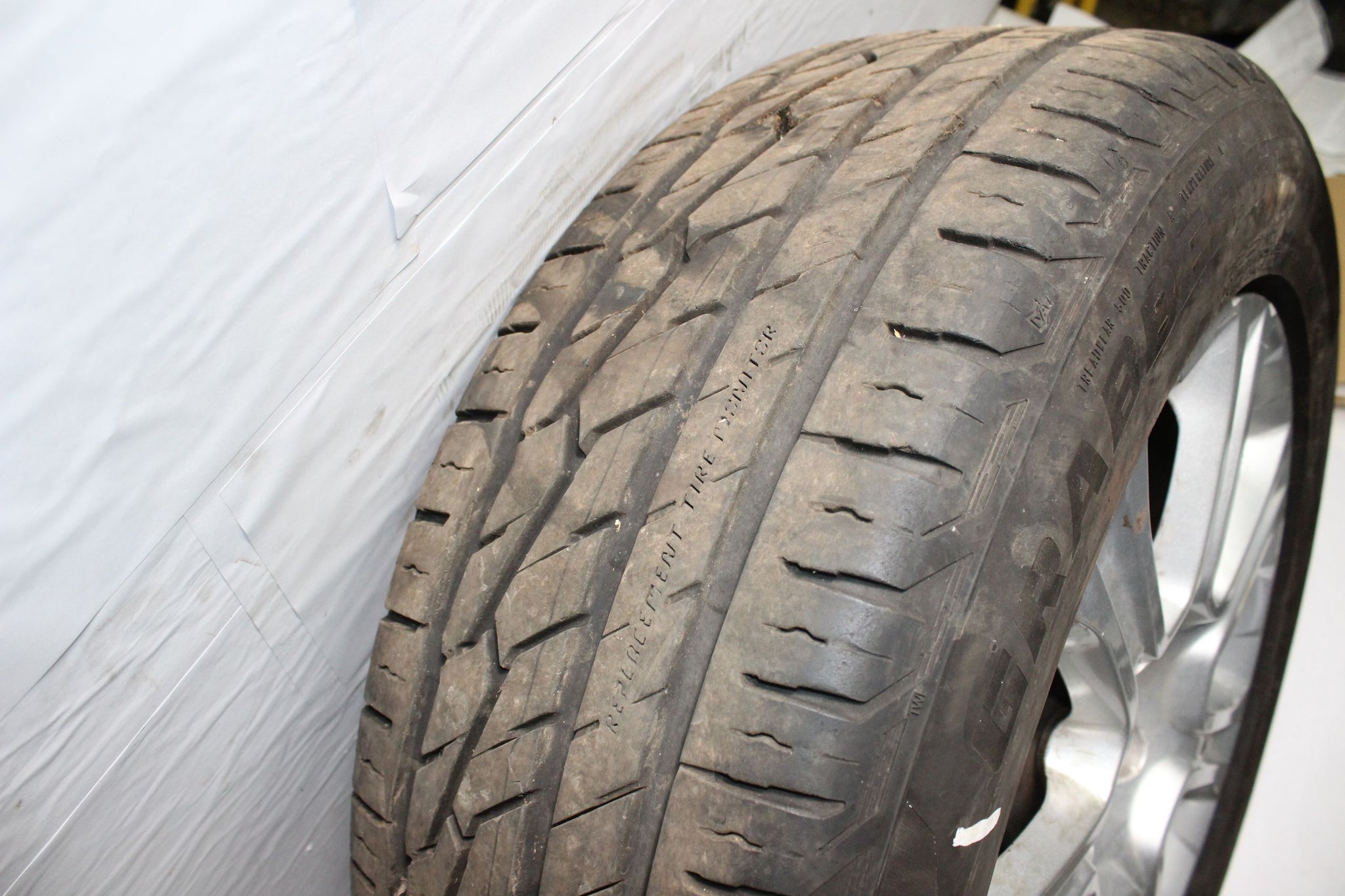 2016 RANGE ROVER EVOQUE Alloy Wheel with Tyre 235 / 60 R18 6.1MM