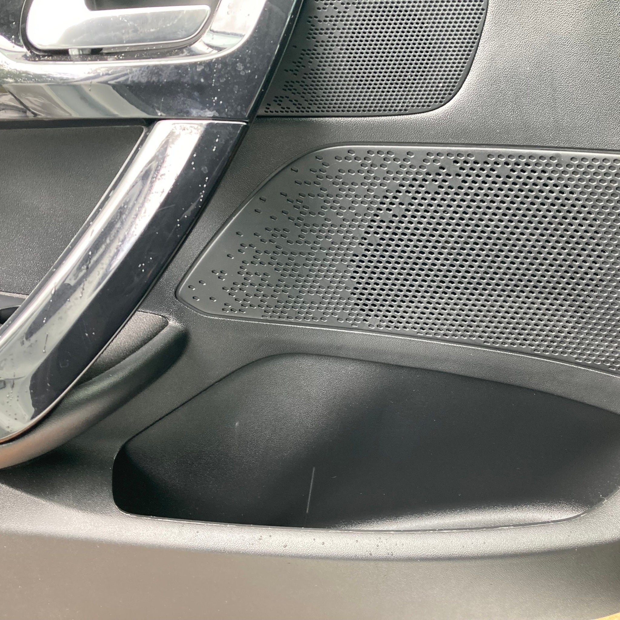 2018 PEUGEOT 208 Passenger side Front Complete Door EWP WHITE