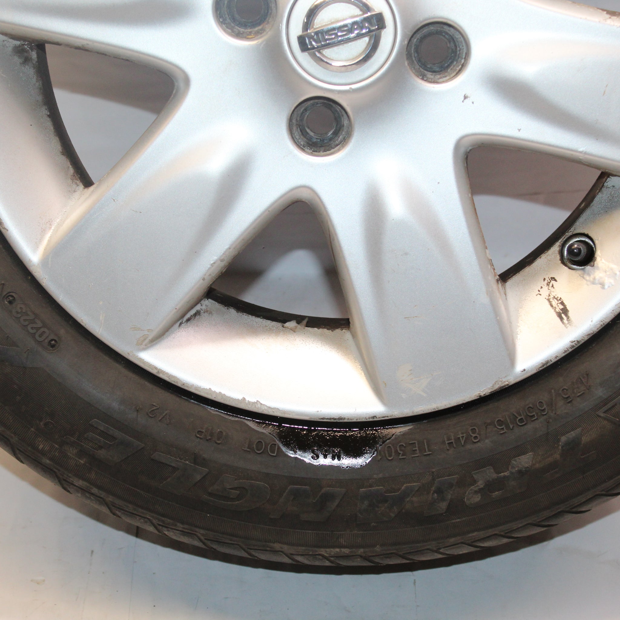 2004 NISSAN MICRA ALLOY WHEEL WITH TYRE 175 / 65 R15 6.3MM