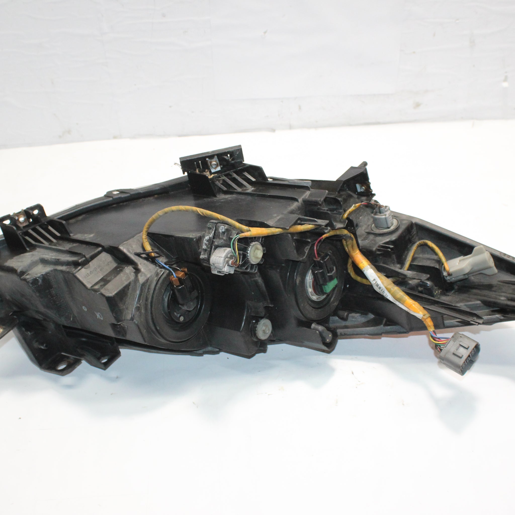 2010 MAZDA 3 LEFT SIDE FRONT HEADLIGHT