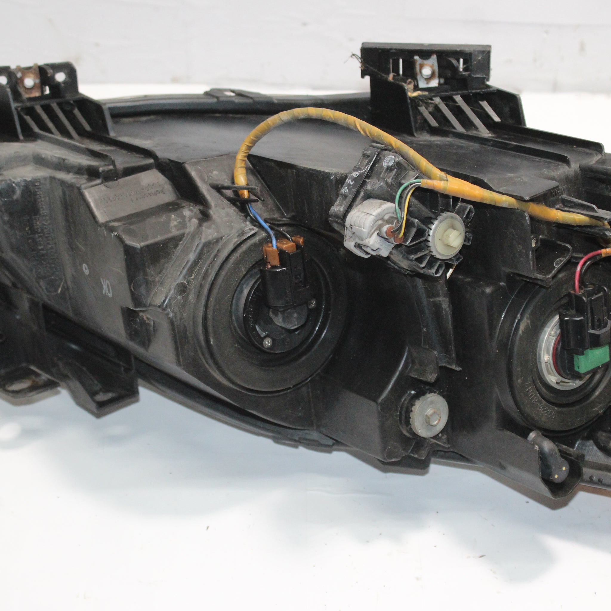 2010 MAZDA 3 LEFT SIDE FRONT HEADLIGHT
