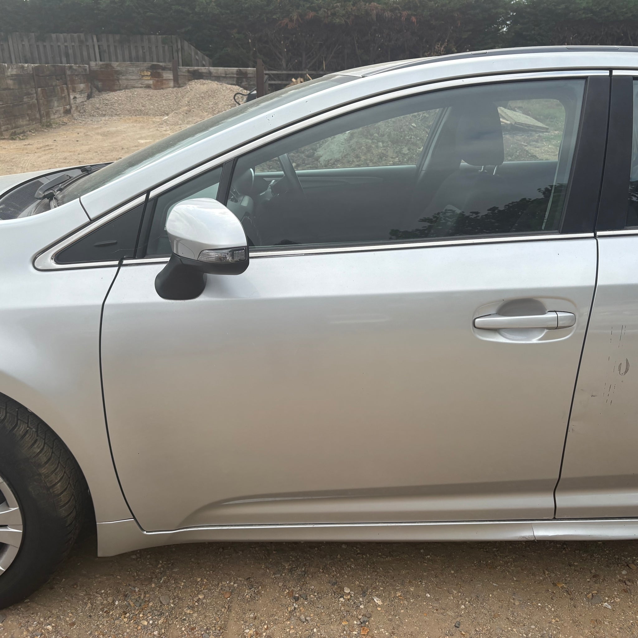 2016 TOYOTA AVENSIS PASSENGER SIDE FRONT COMPLETE DOOR 1F7 SILVER