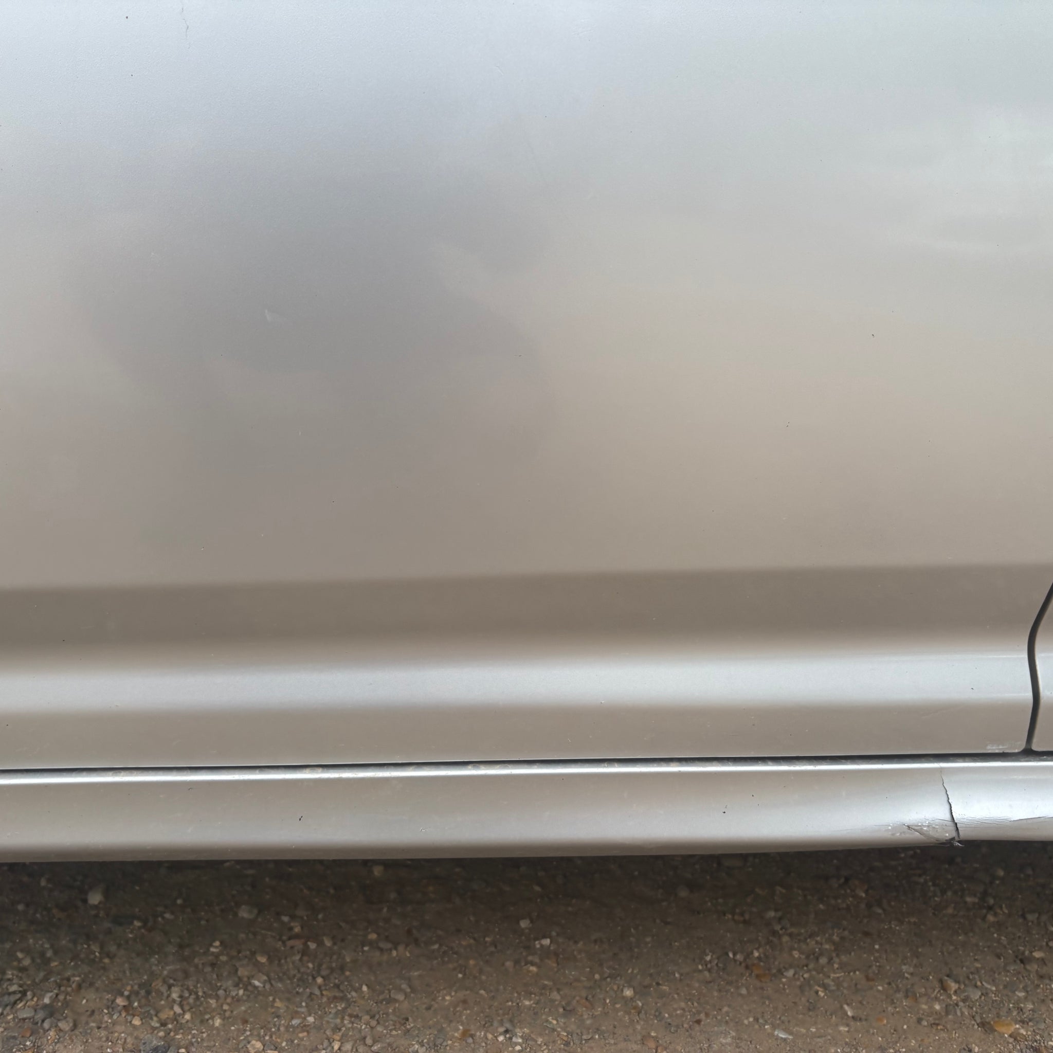 2016 TOYOTA AVENSIS PASSENGER SIDE FRONT COMPLETE DOOR 1F7 SILVER