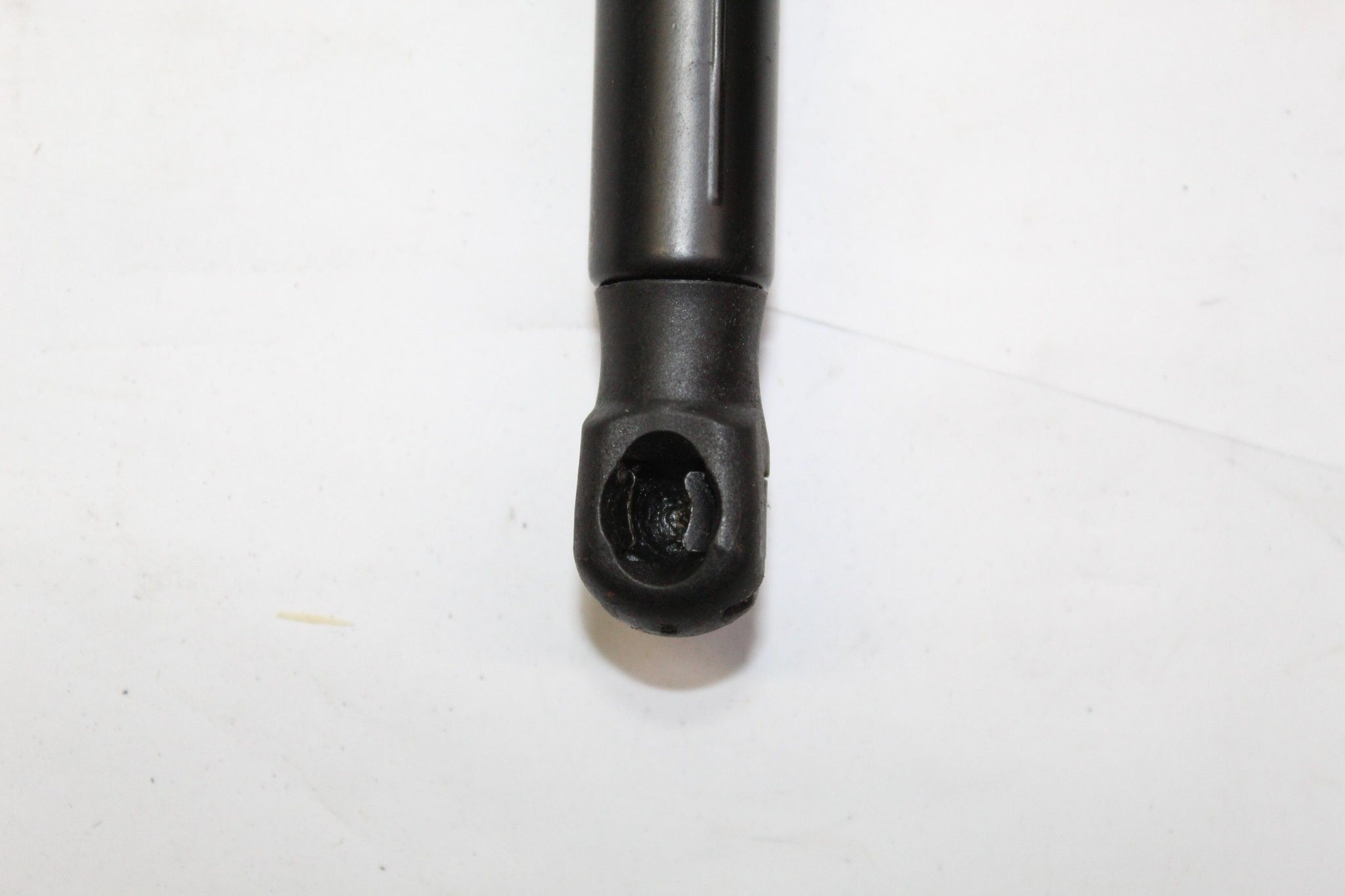 2011 PEUGEOT 107 Tailgate Strut 689500H020