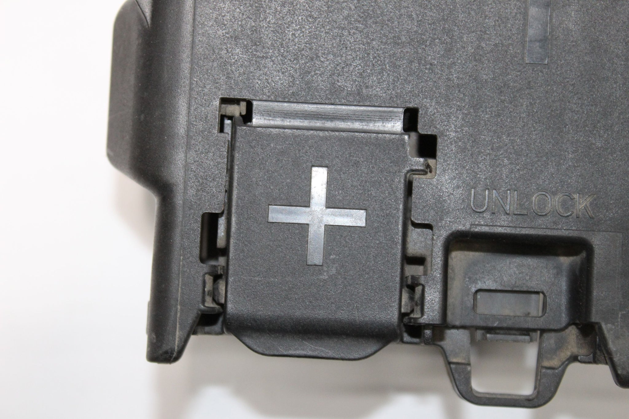 2019 VAUXHALL CORSA E 1.4 Battery Terminal Fuse Box 13491092