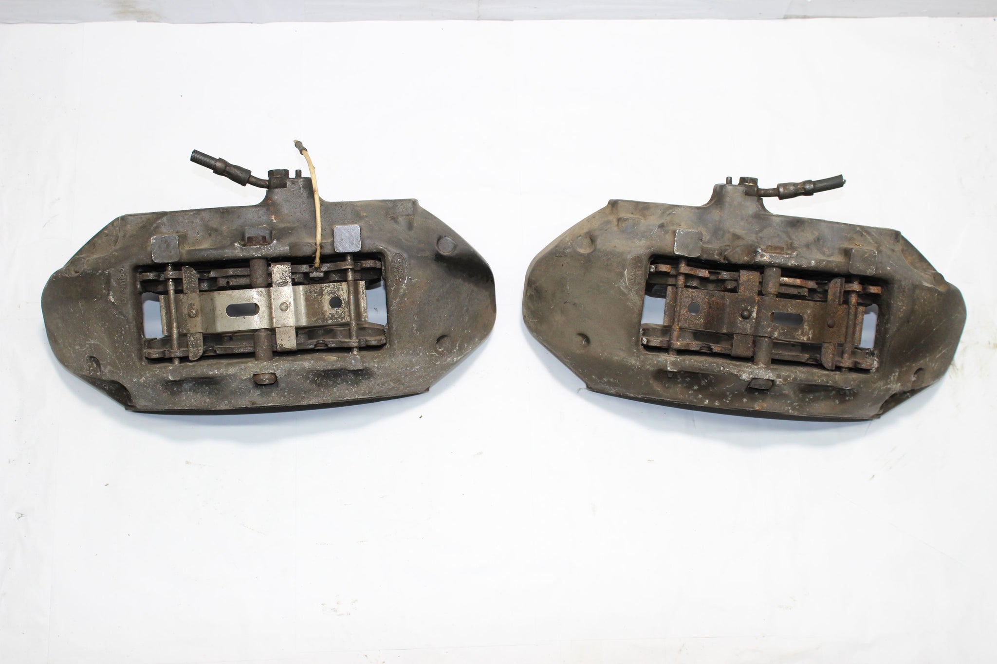 2010 RANGE ROVER VOGUE L322 4.4 Front Brake Calipers (snapped bleed nipples)