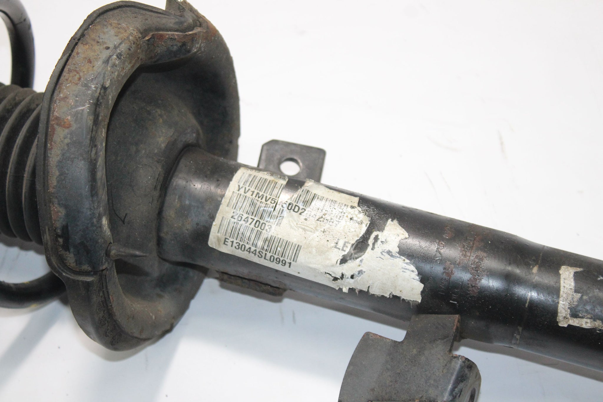 2013 VOLVO V40 2.0 LEFT SIDE FRONT SUSPENSION LEG STRUT