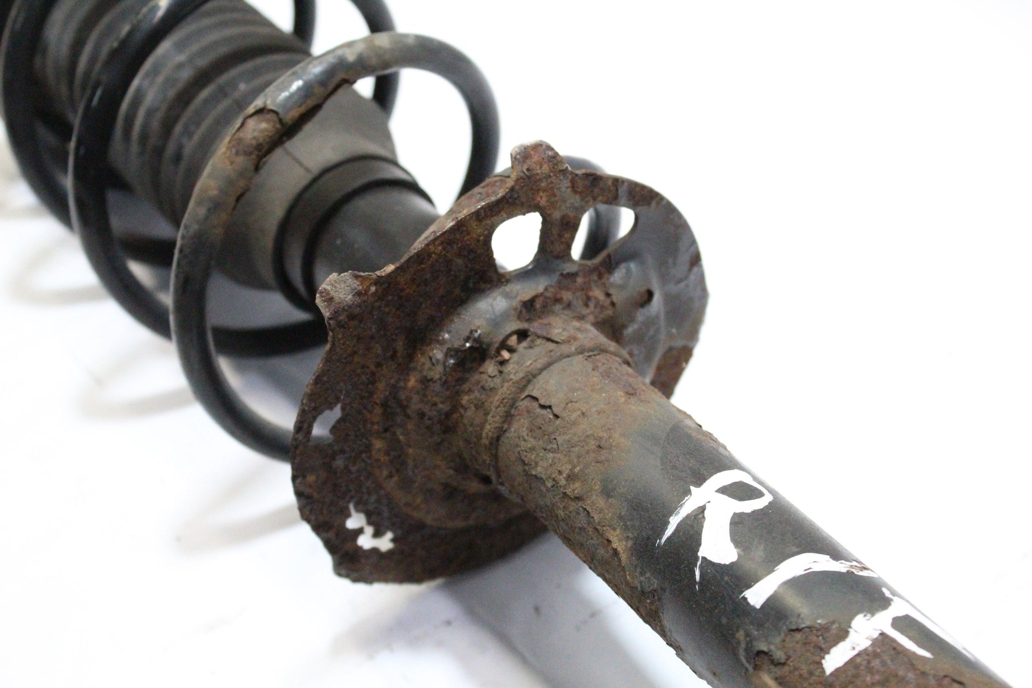 2011 PEUGEOT 107 1.0 Right side Front Suspension Leg