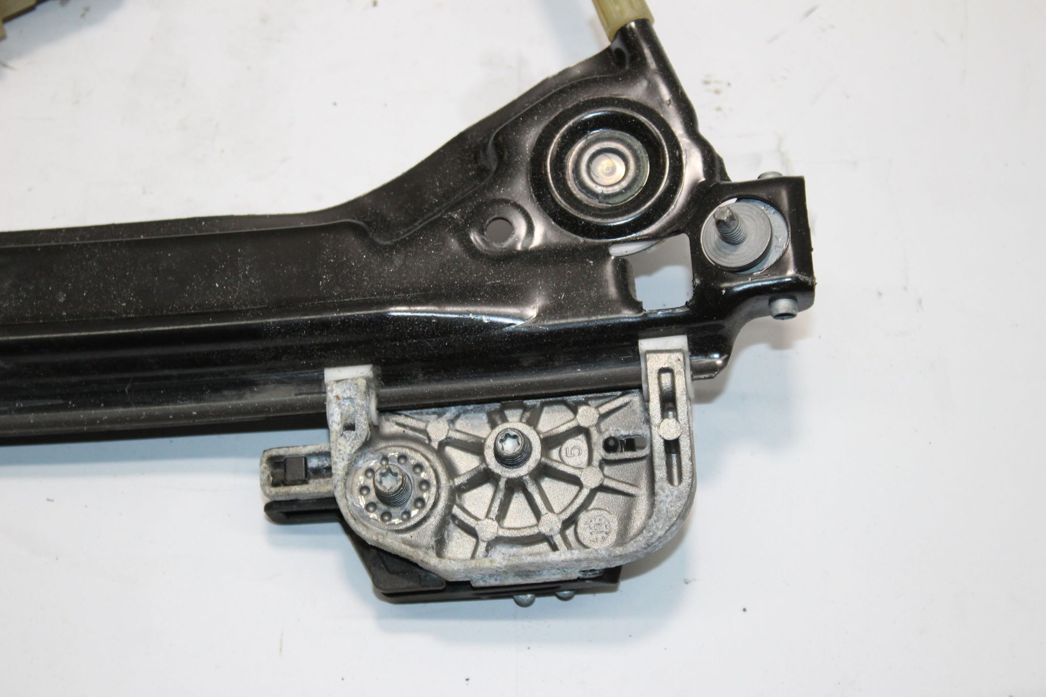 2017 MASERATI GHIBLI Left side Front Door Window Regulator Motor 670009816