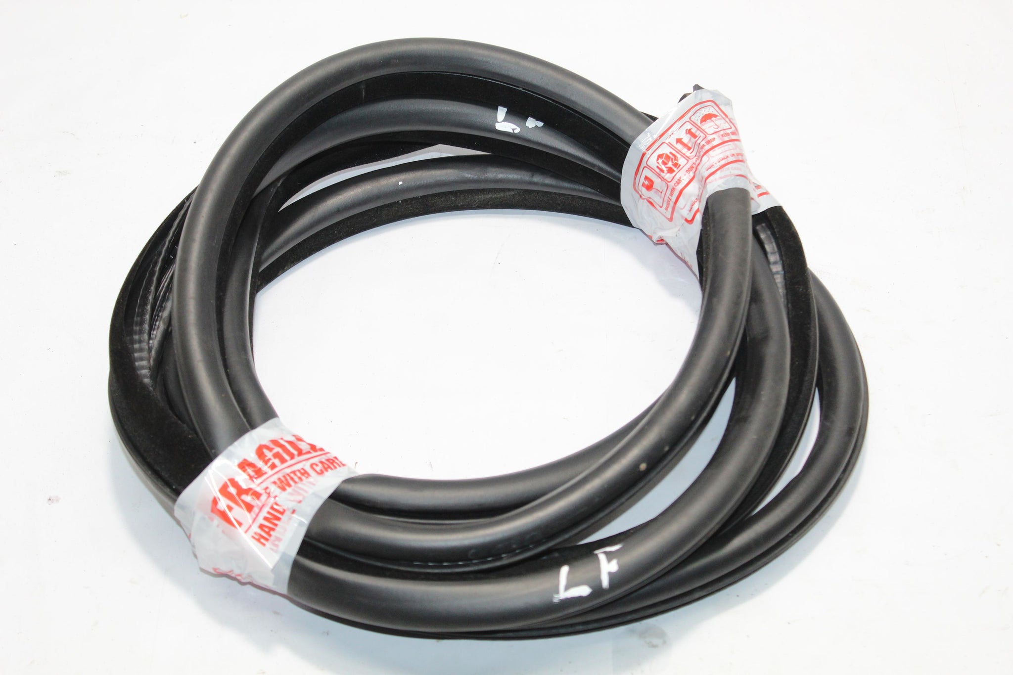 2011 RANGE ROVER VOGUE L322 Left side Front Door Seal Rubber