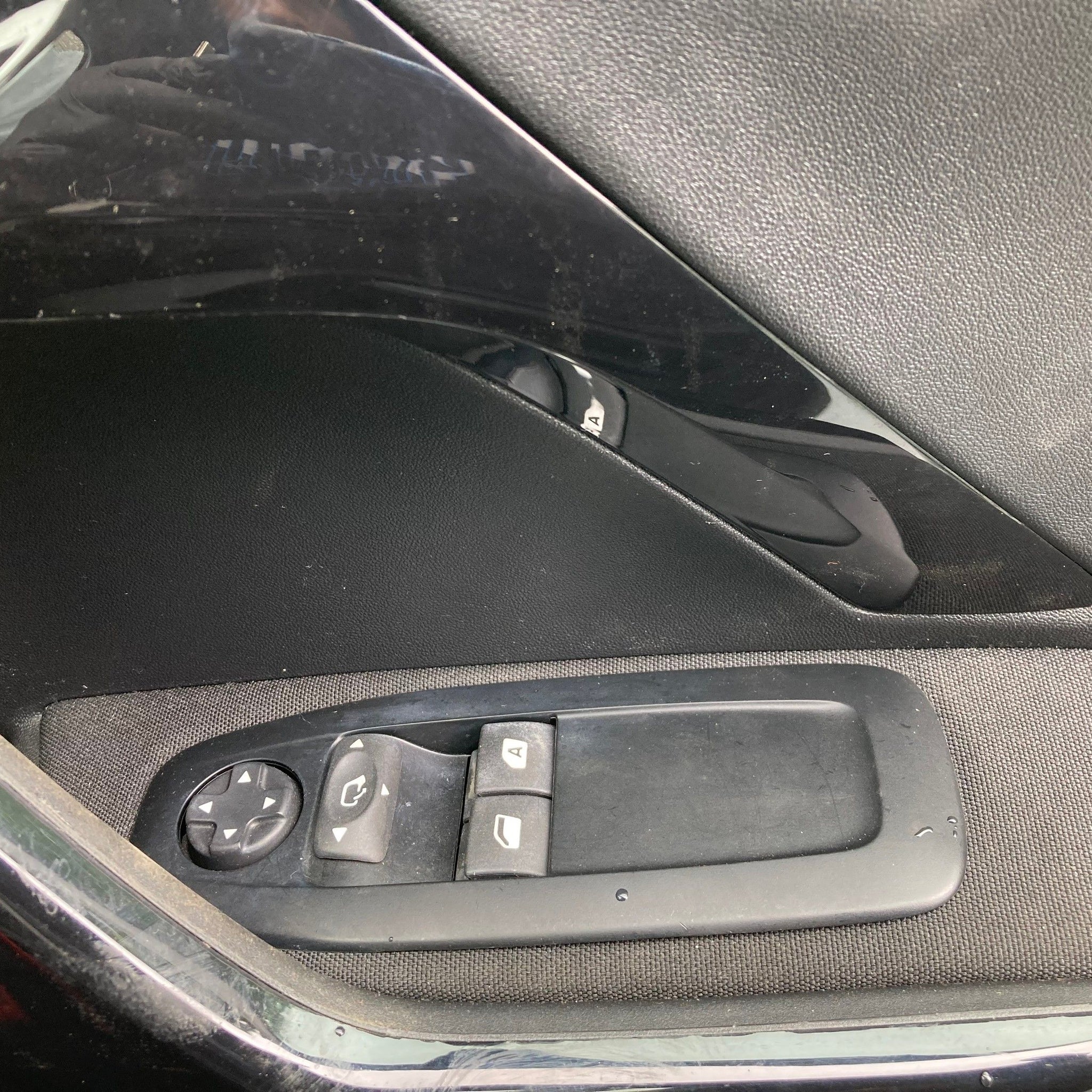 2018 PEUGEOT 208 Driver side Front Complete Door EWP WHITE