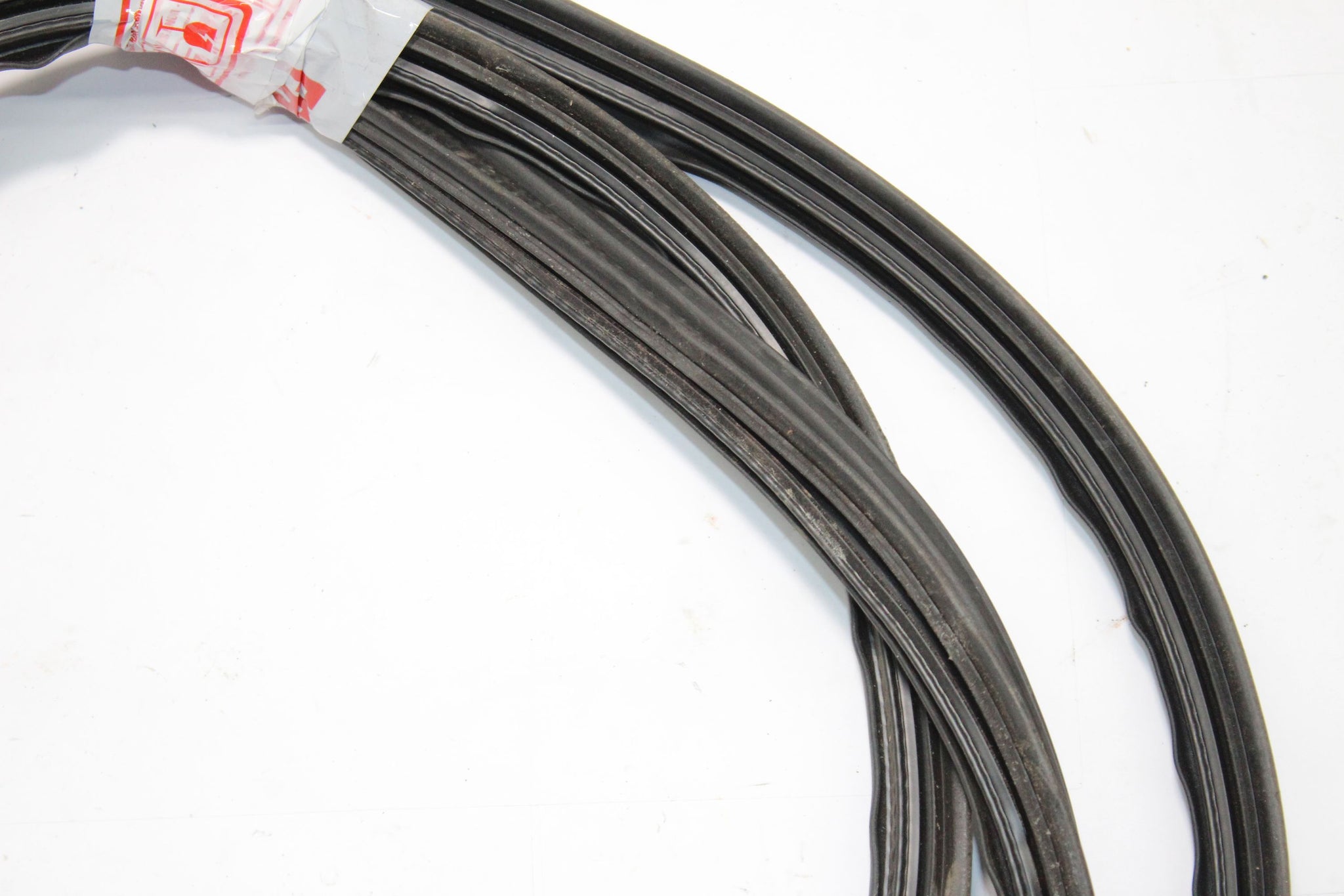 2013 SUZUKI SX4 S-CROSS TAILGATE RUBBER SEAL