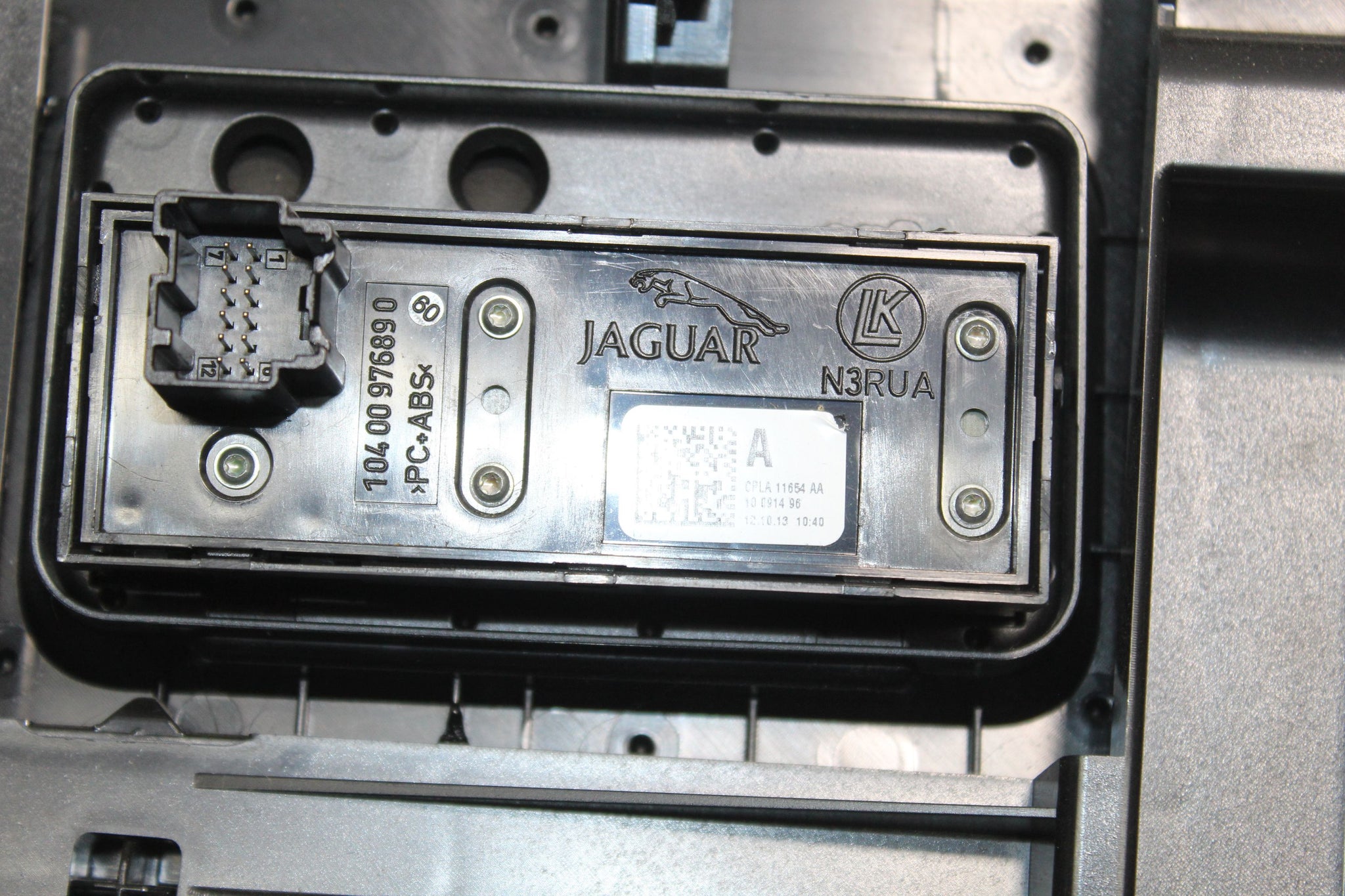 2014 RANGE ROVER VOGUE L405 Right side Dashboard Knee Panel LRAT462304