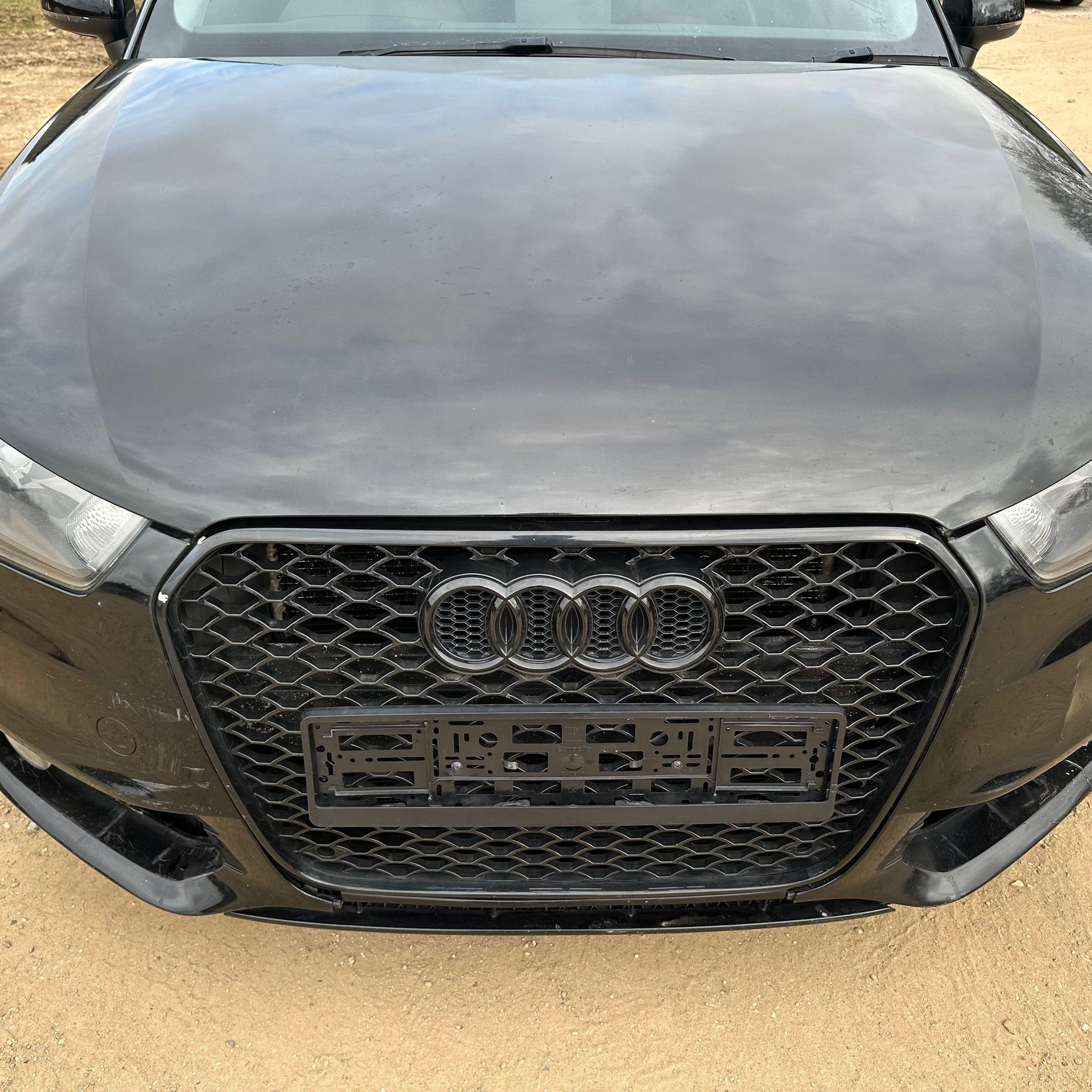 2011 AUDI A1 FRONT BUMPER WITH GRILL