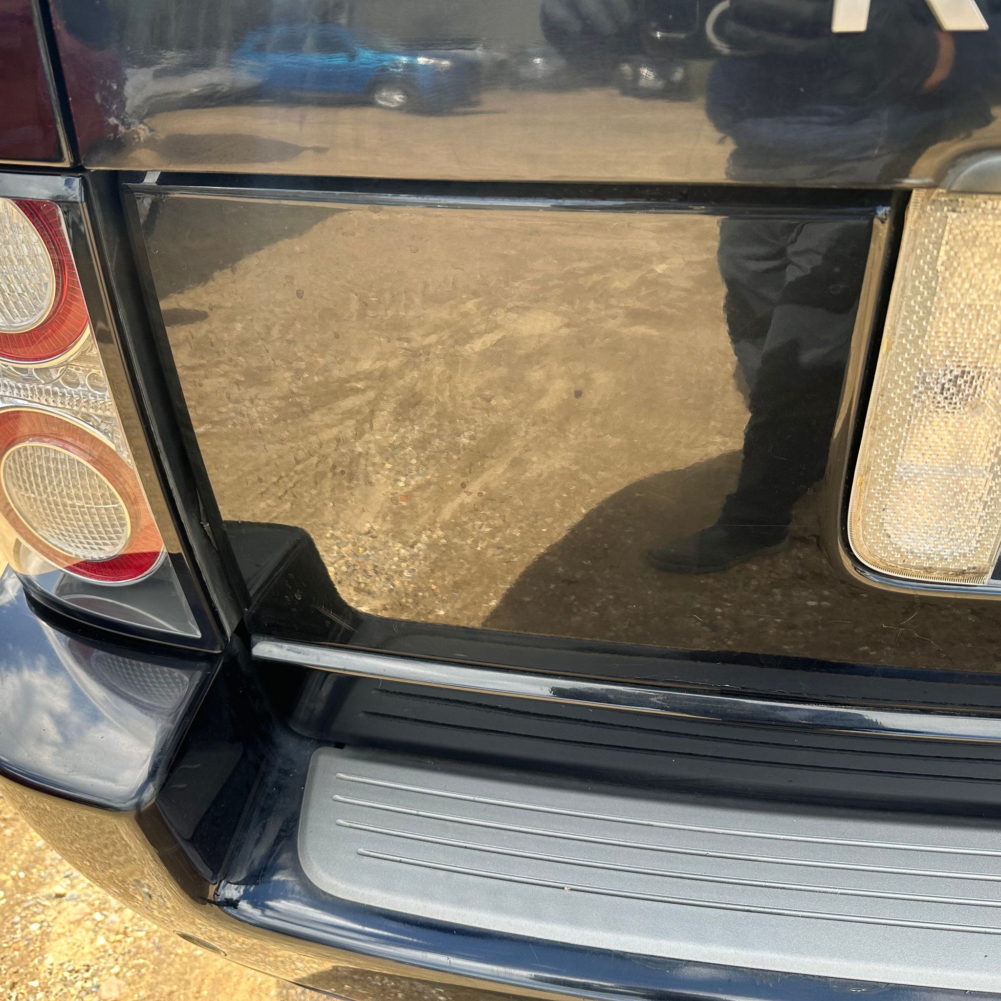 RANGE ROVER VOGUE L322 COMPLETE LOWER TAILGATE 2011