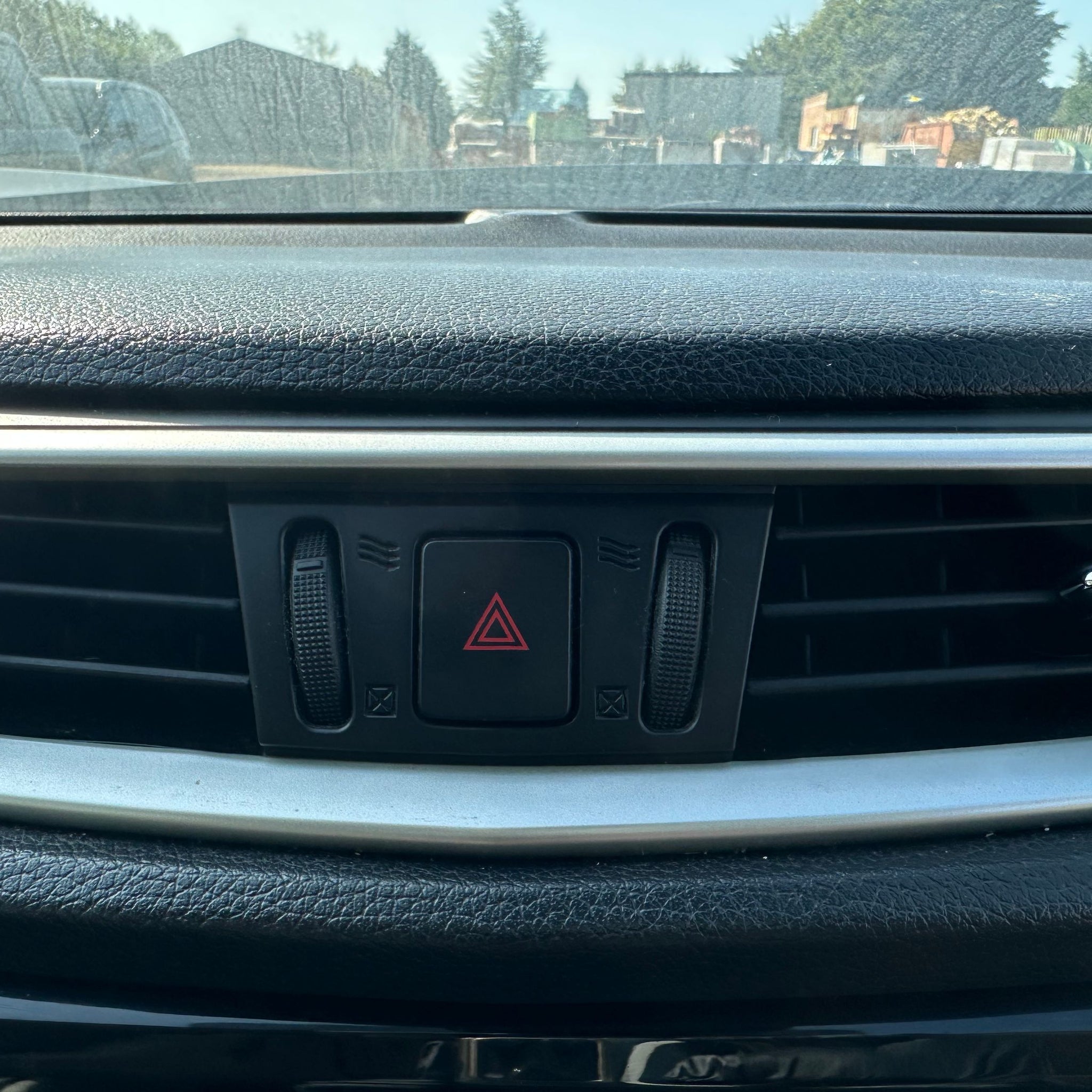 2015 NISSAN QASHQAI J11 CENTRE AIR VENT HAZARD SWITCH