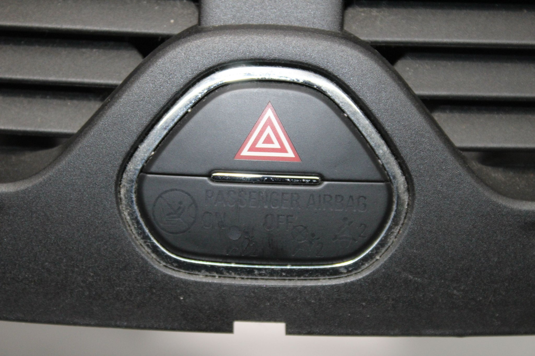 2019 VAUXHALL CORSA E  Dashboard Centre Air Vent Hazard Switch 13384933