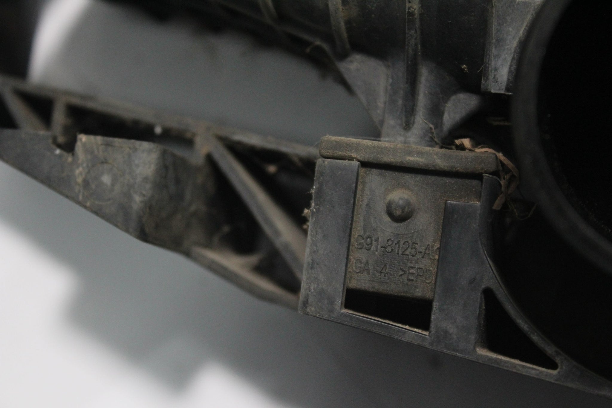 2014 RANGE ROVER VOGUE L405 4.4 Intercooler with Air Deflector Duct