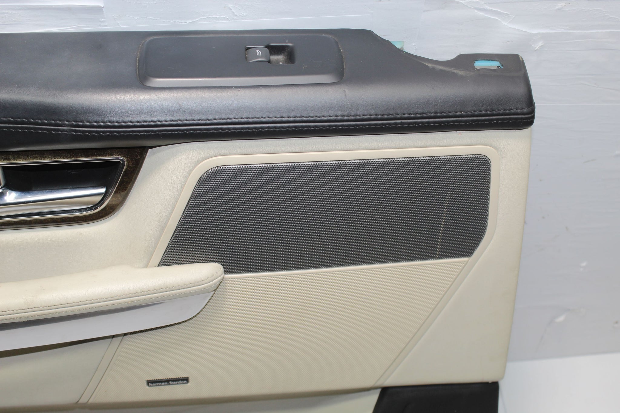 2010 RANGE ROVER SPORT L320 Left side Front Door Card