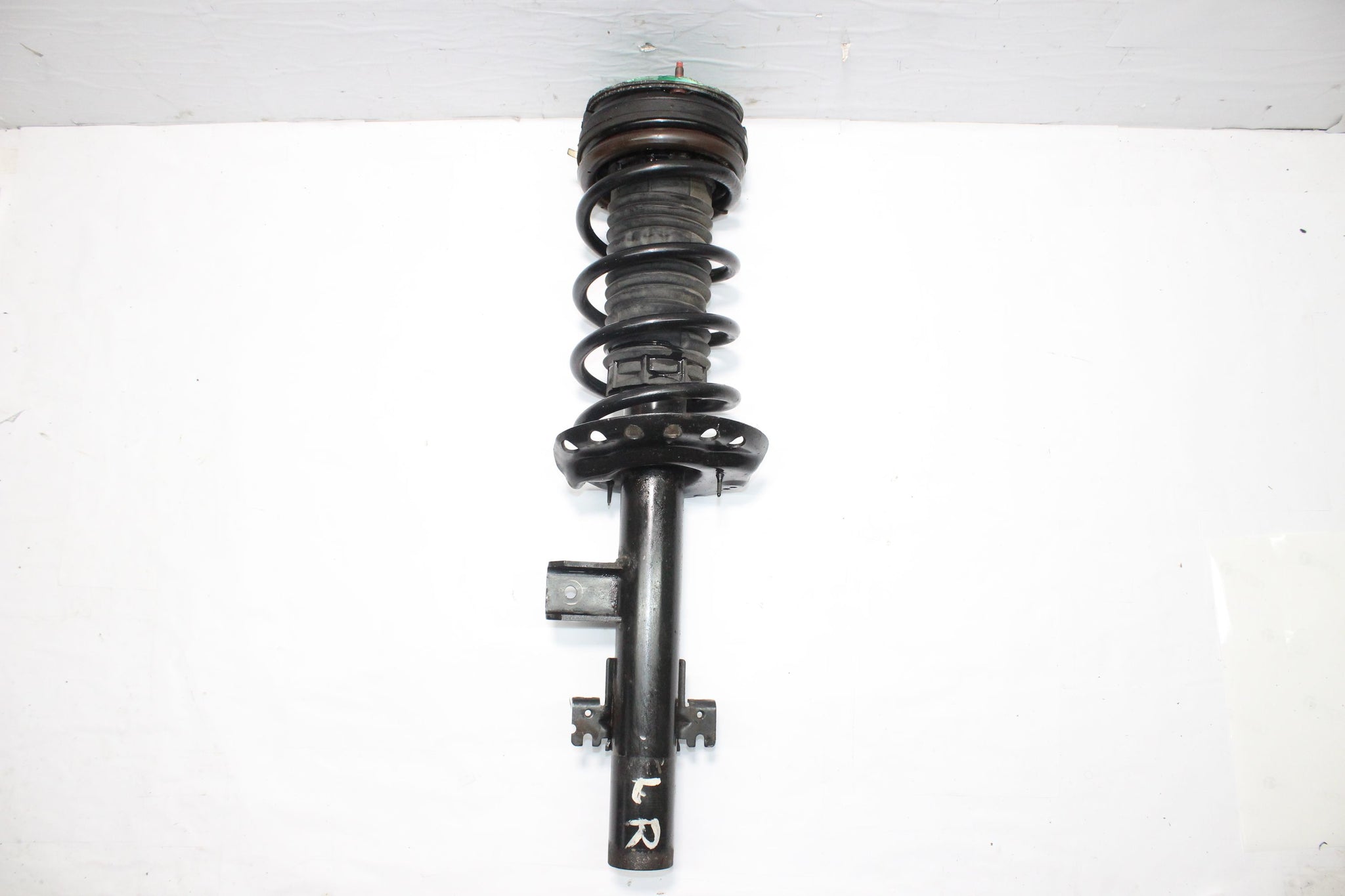 2016 RANGE ROVER EVOQUE 2.0 Left side Rear Suspension Leg BJ32-18K004-AE