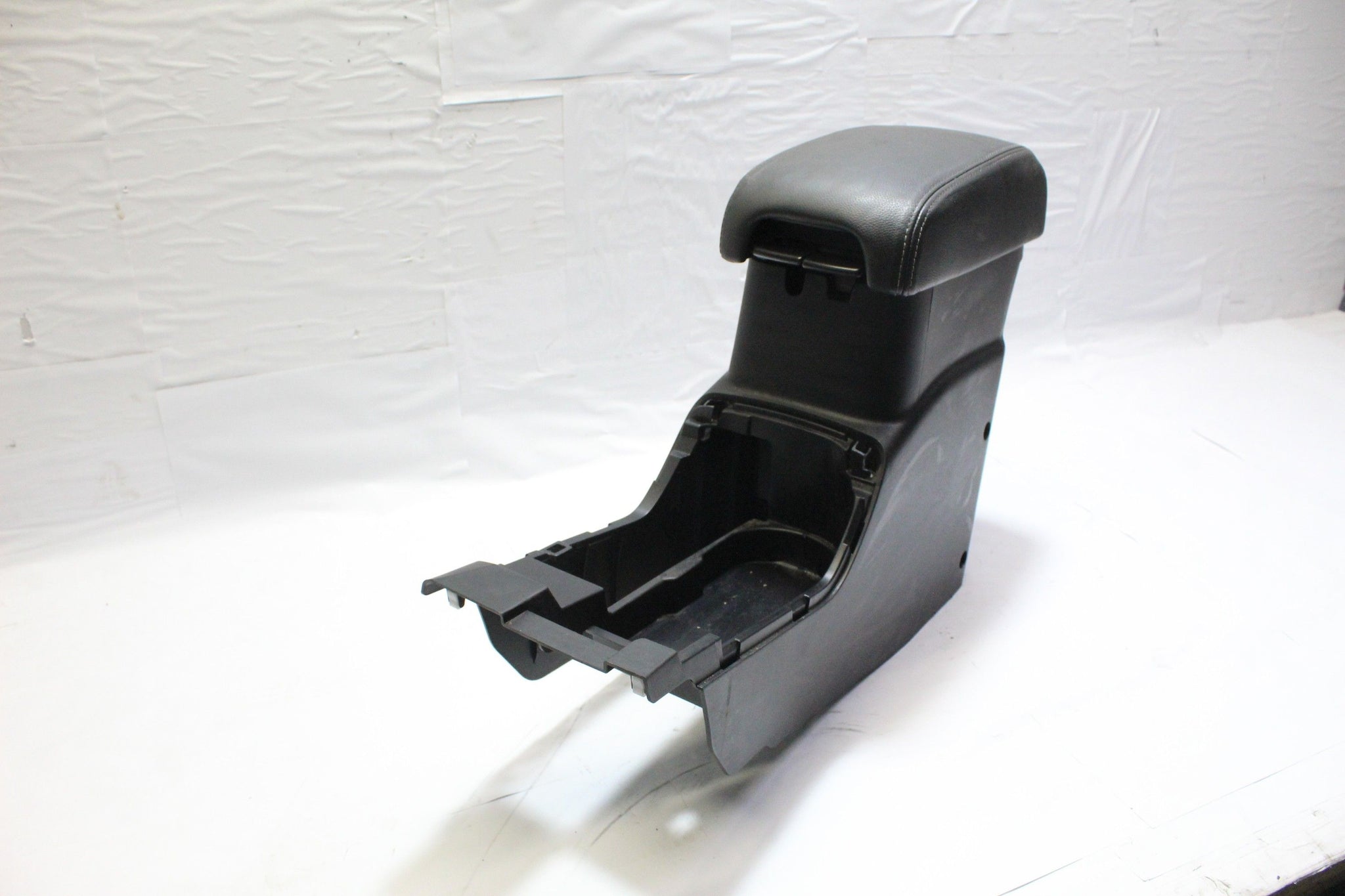 2008 Mitsubishi Outlander Center Console Arm Rest