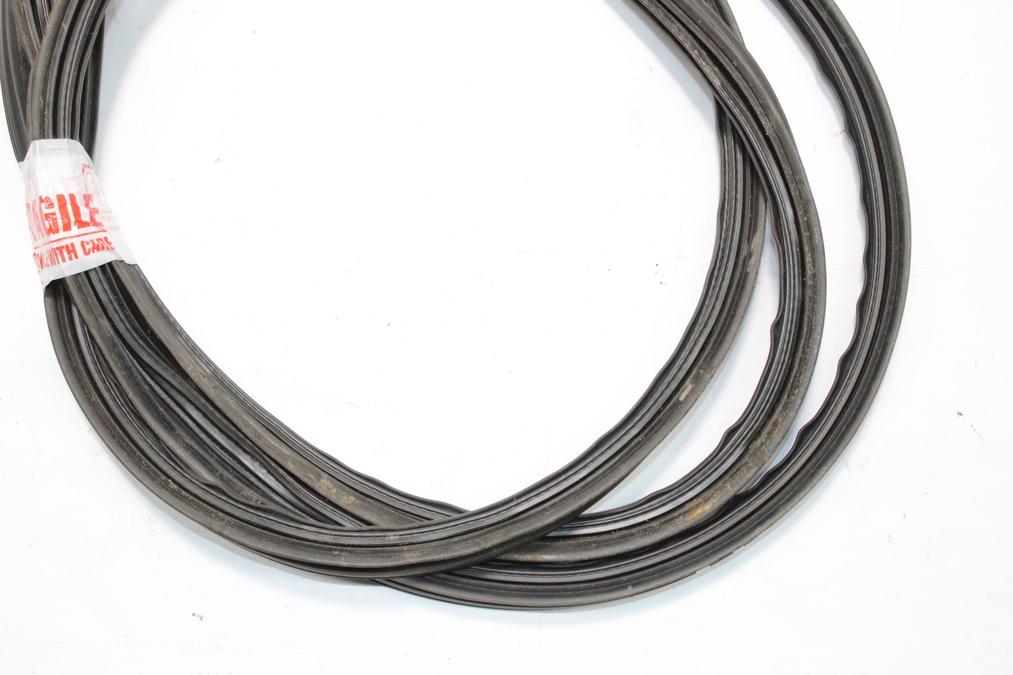 2013 SUZUKI SX4 S-CROSS TAILGATE RUBBER SEAL